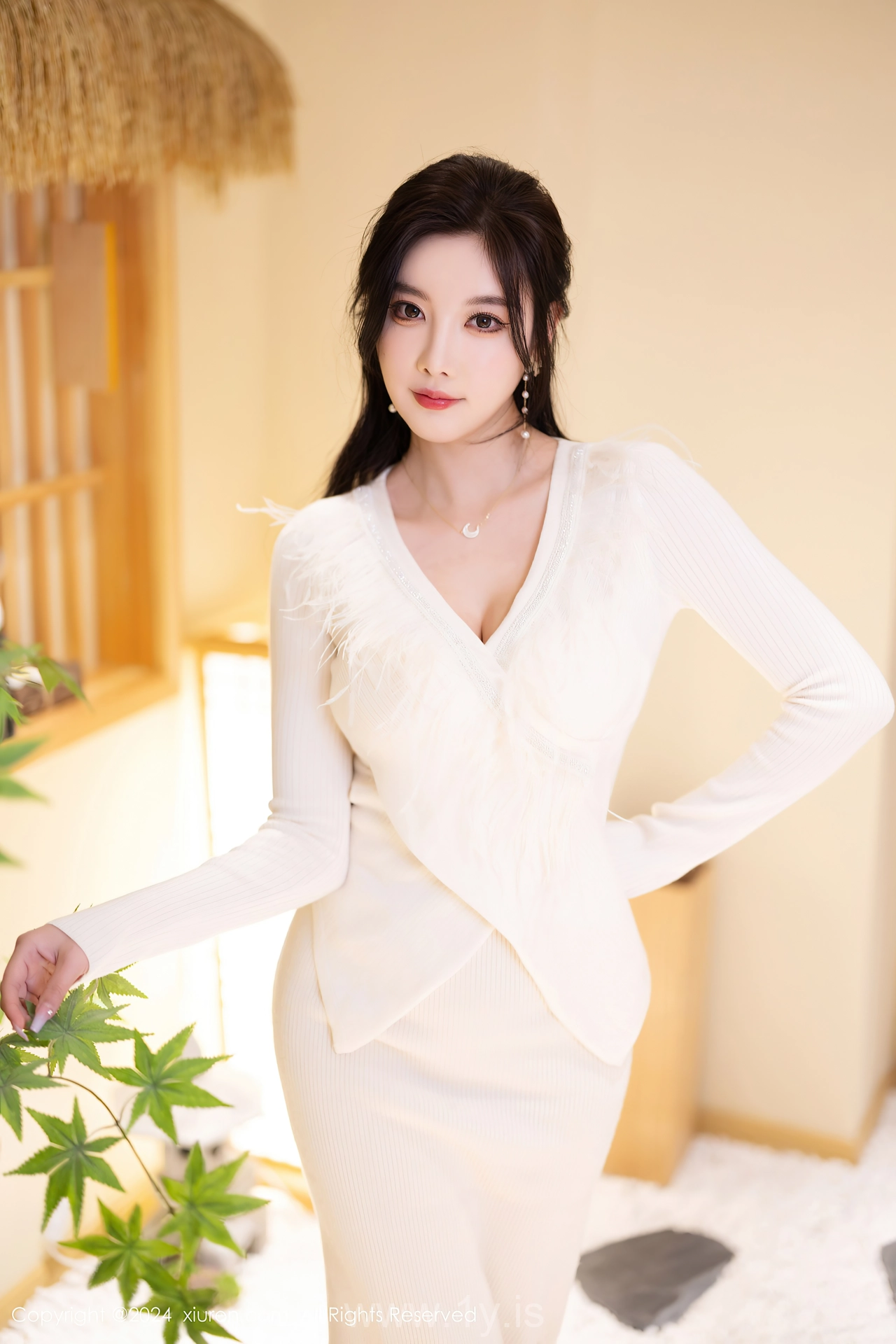 XIUREN(秀人网) No.8363 Mesmerizing & Voluptuous Asian Temptress 杨晨晨Yome