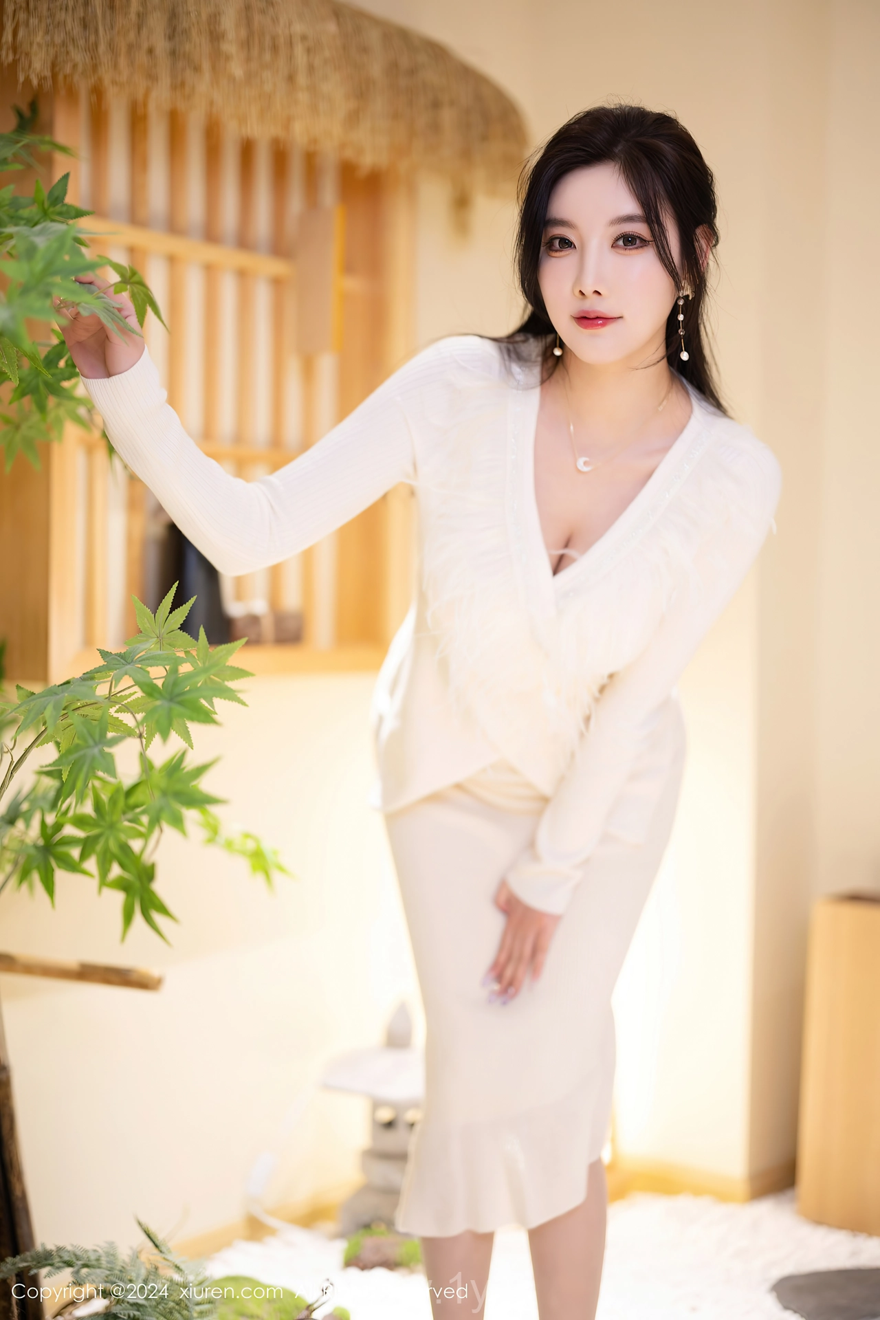 XIUREN(秀人网) No.8363 Mesmerizing & Voluptuous Asian Temptress 杨晨晨Yome