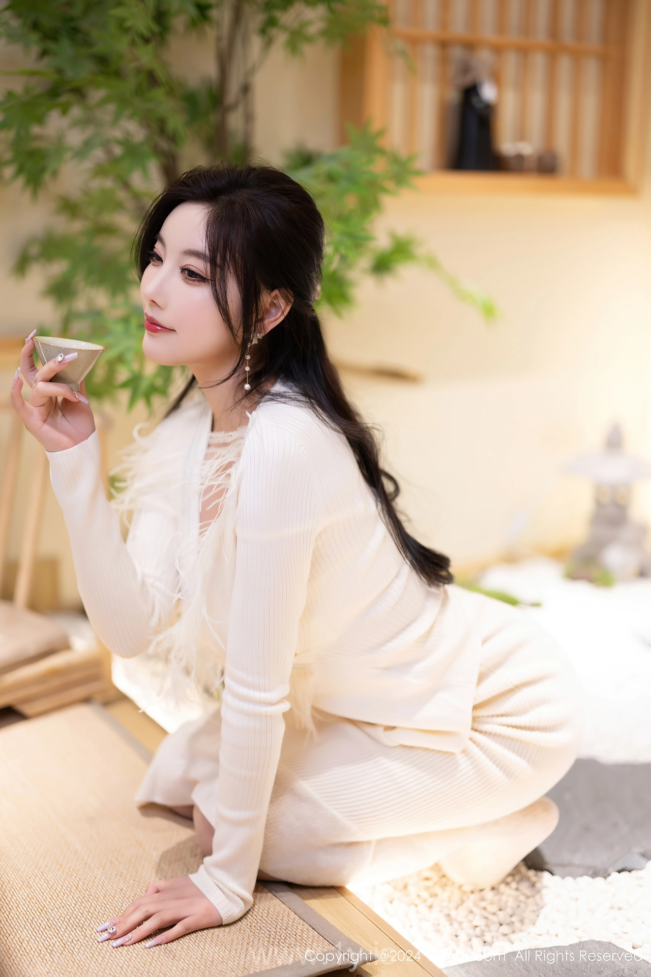 XIUREN(秀人网) No.8363 Mesmerizing & Voluptuous Asian Temptress 杨晨晨Yome