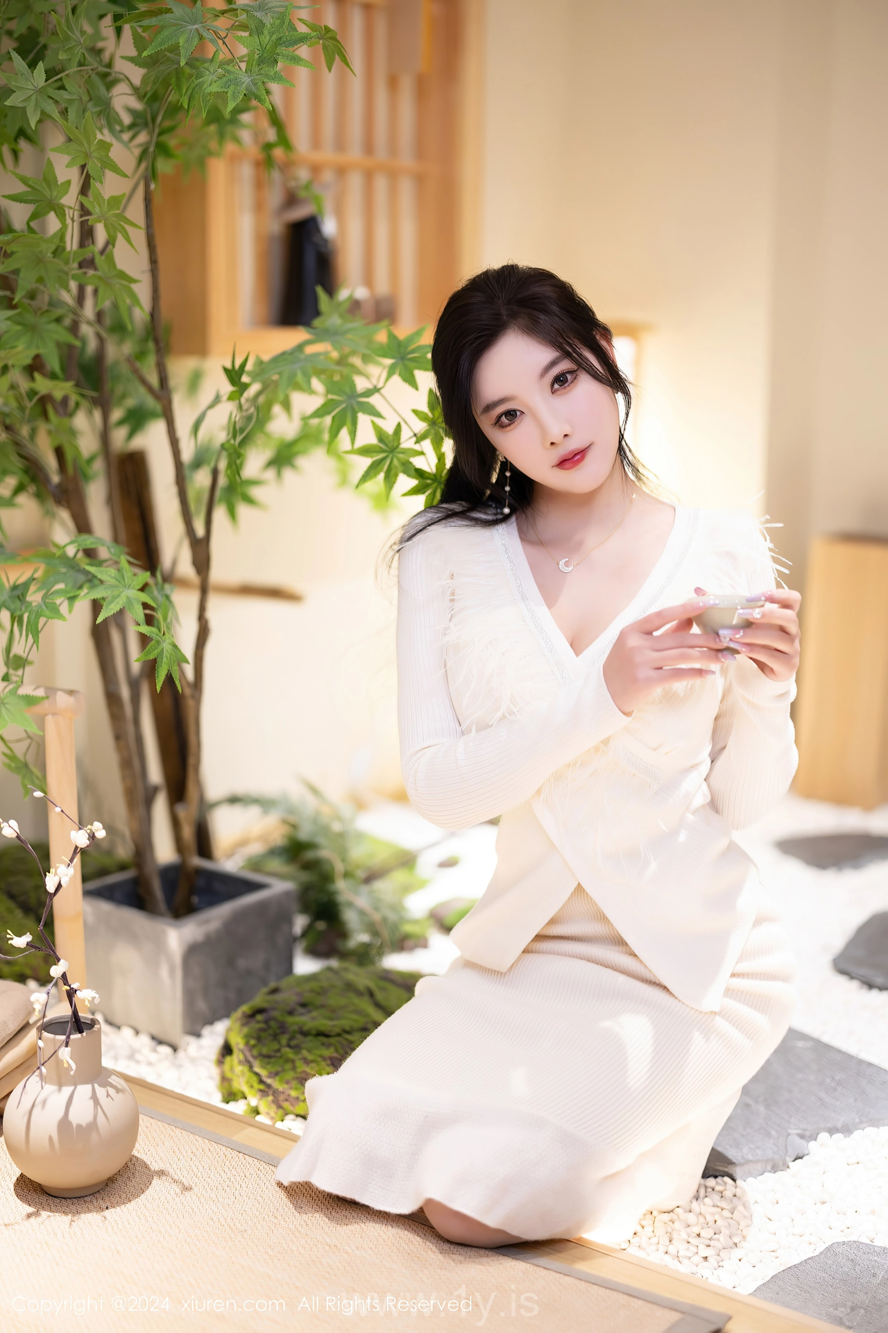 XIUREN(秀人网) No.8363 Mesmerizing & Voluptuous Asian Temptress 杨晨晨Yome