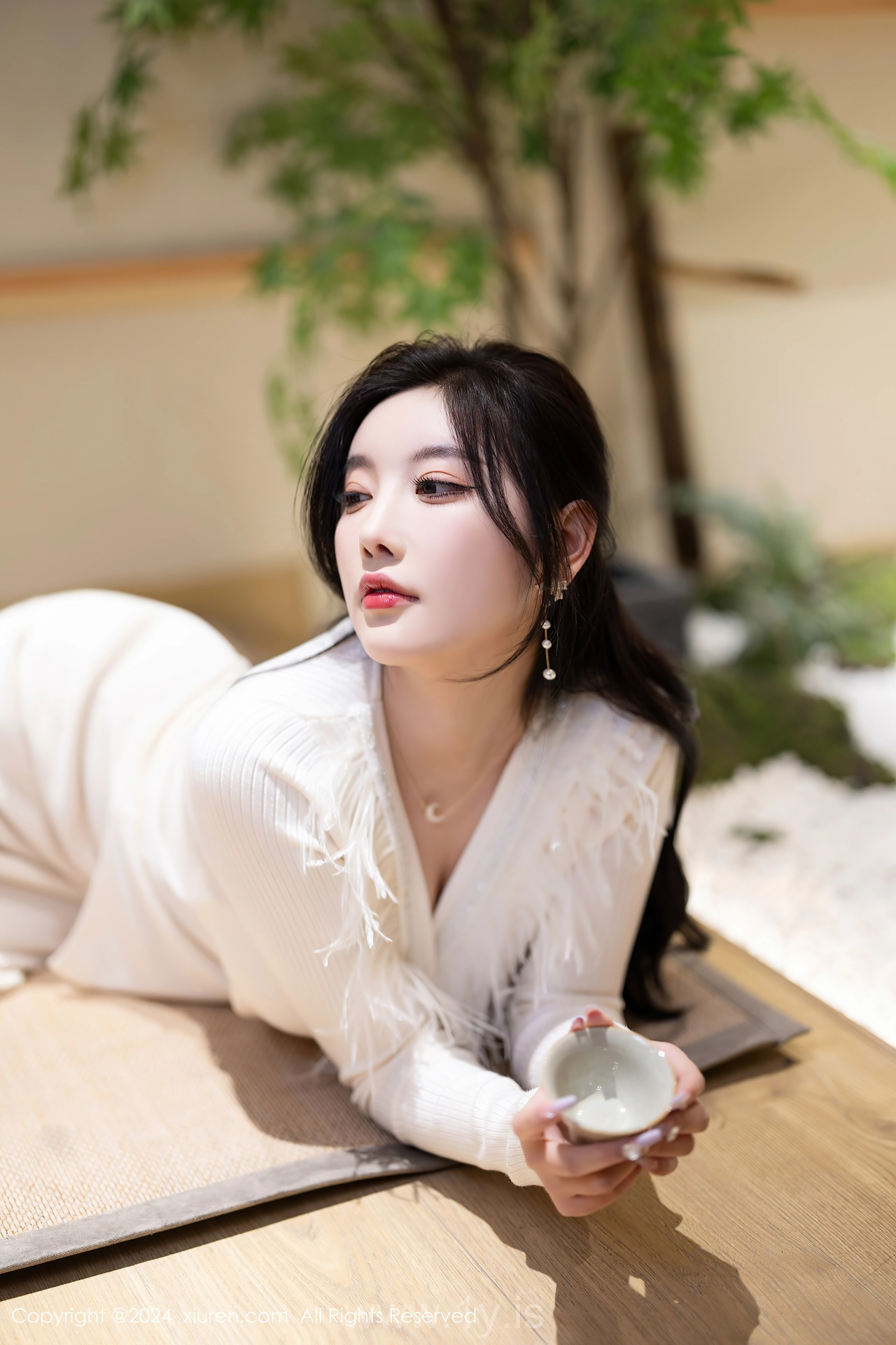 XIUREN(秀人网) No.8363 Mesmerizing & Voluptuous Asian Temptress 杨晨晨Yome