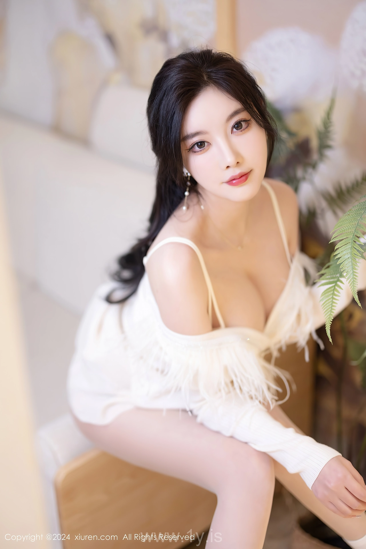 XIUREN(秀人网) No.8363 Mesmerizing & Voluptuous Asian Temptress 杨晨晨Yome