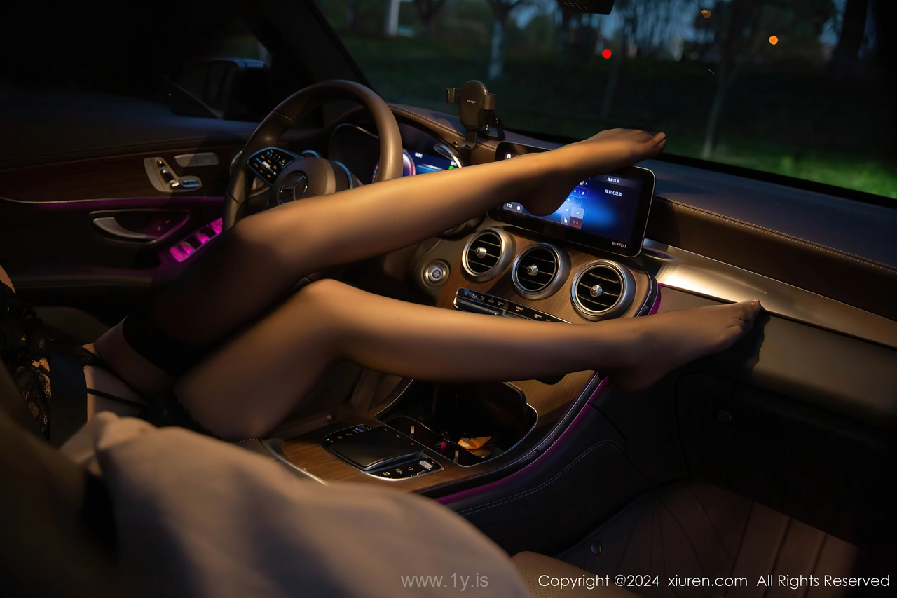 XIUREN(秀人网) No.8371 Captivating & Well Done Chinese Hottie 绮里嘉ula