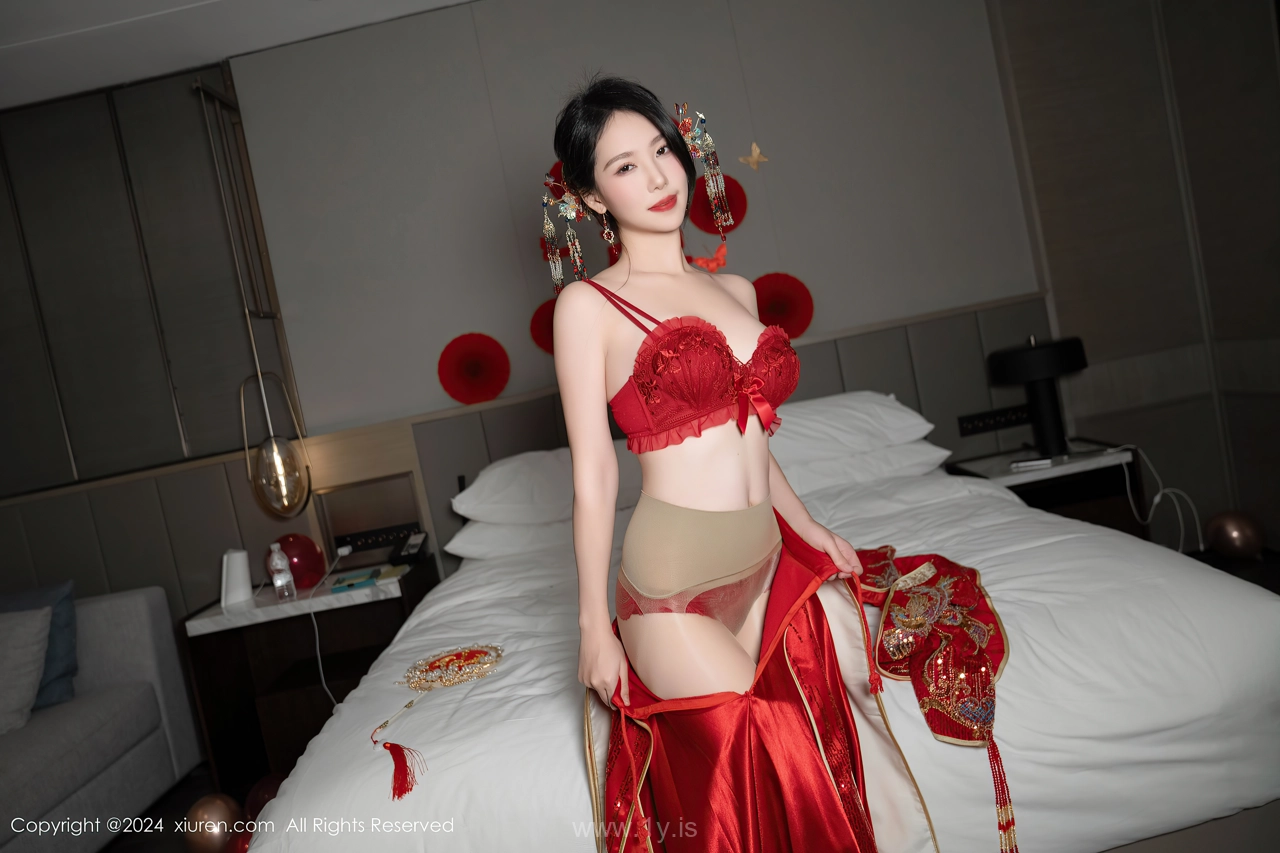 XIUREN(秀人网) No.8376 Refined Chinese Goddess 利世