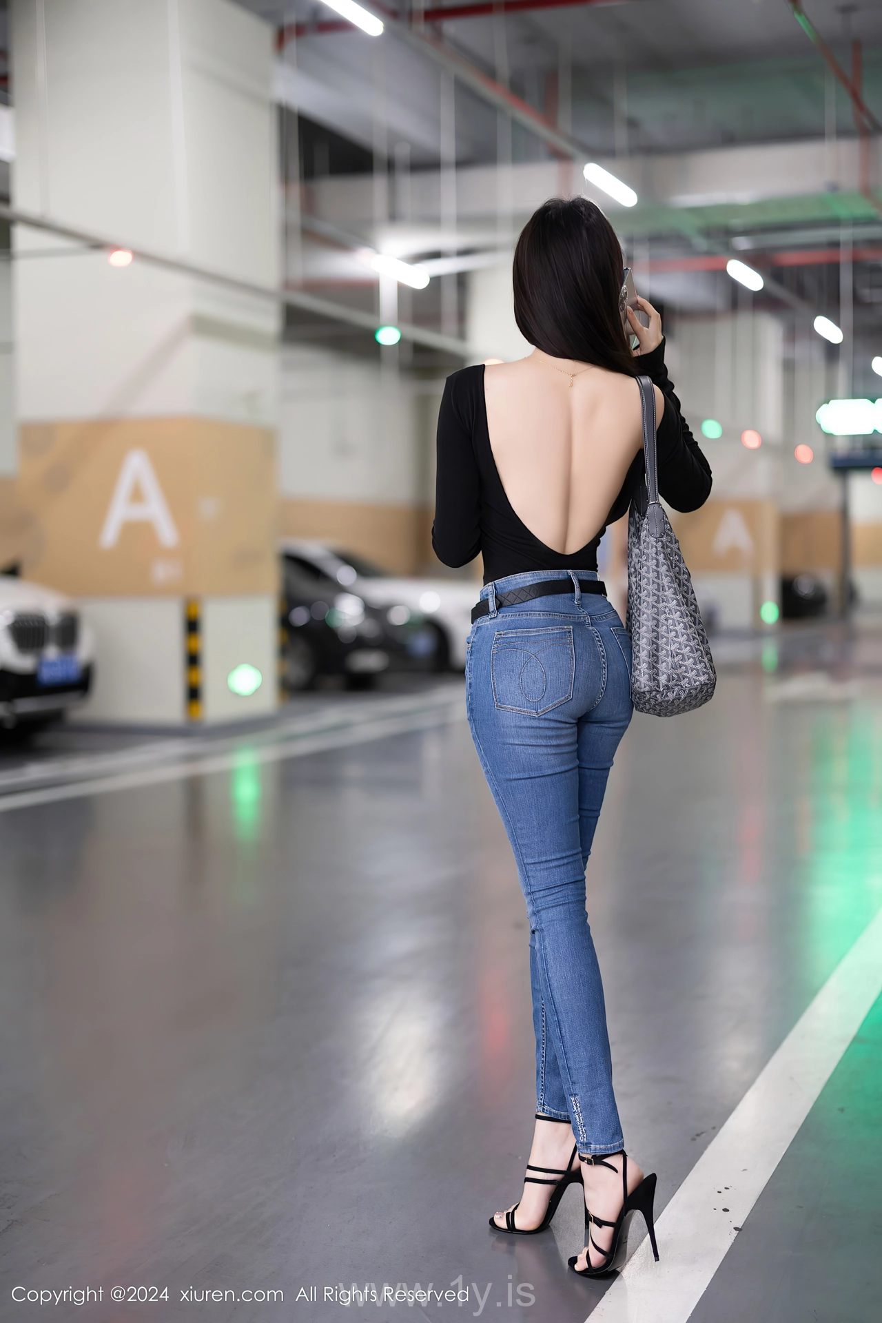 XIUREN(秀人网) No.8385 Lively & Chic Asian Dreamgirl 徐莉芝Booty