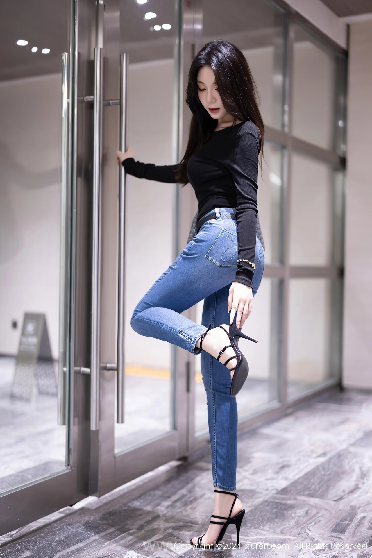 XIUREN(秀人网) No.8385 Lively & Chic Asian Dreamgirl 徐莉芝Booty