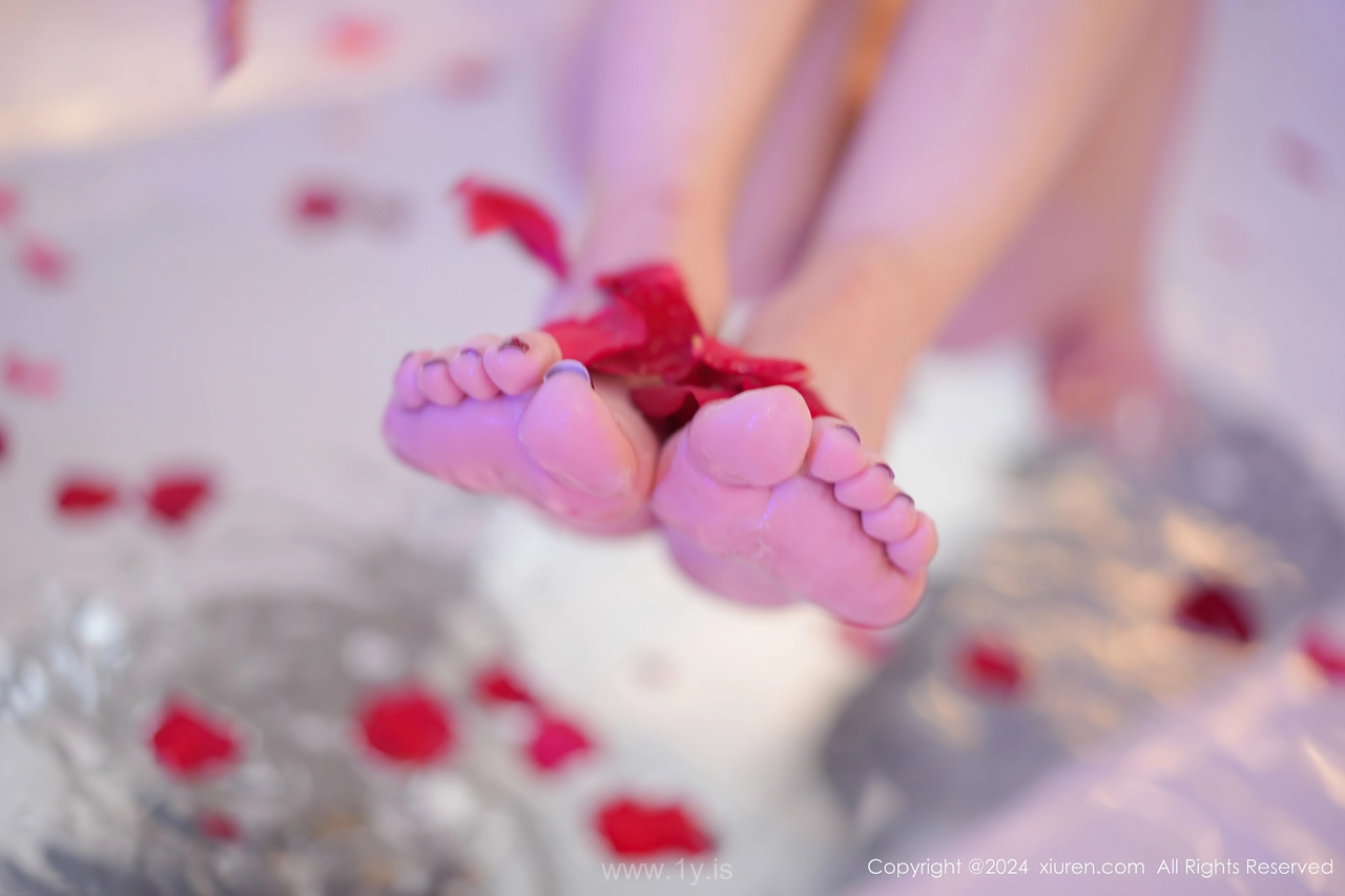 XIUREN(秀人网) No.8395 Mesmerizing & Beautiful Asian Goddess 林幼一