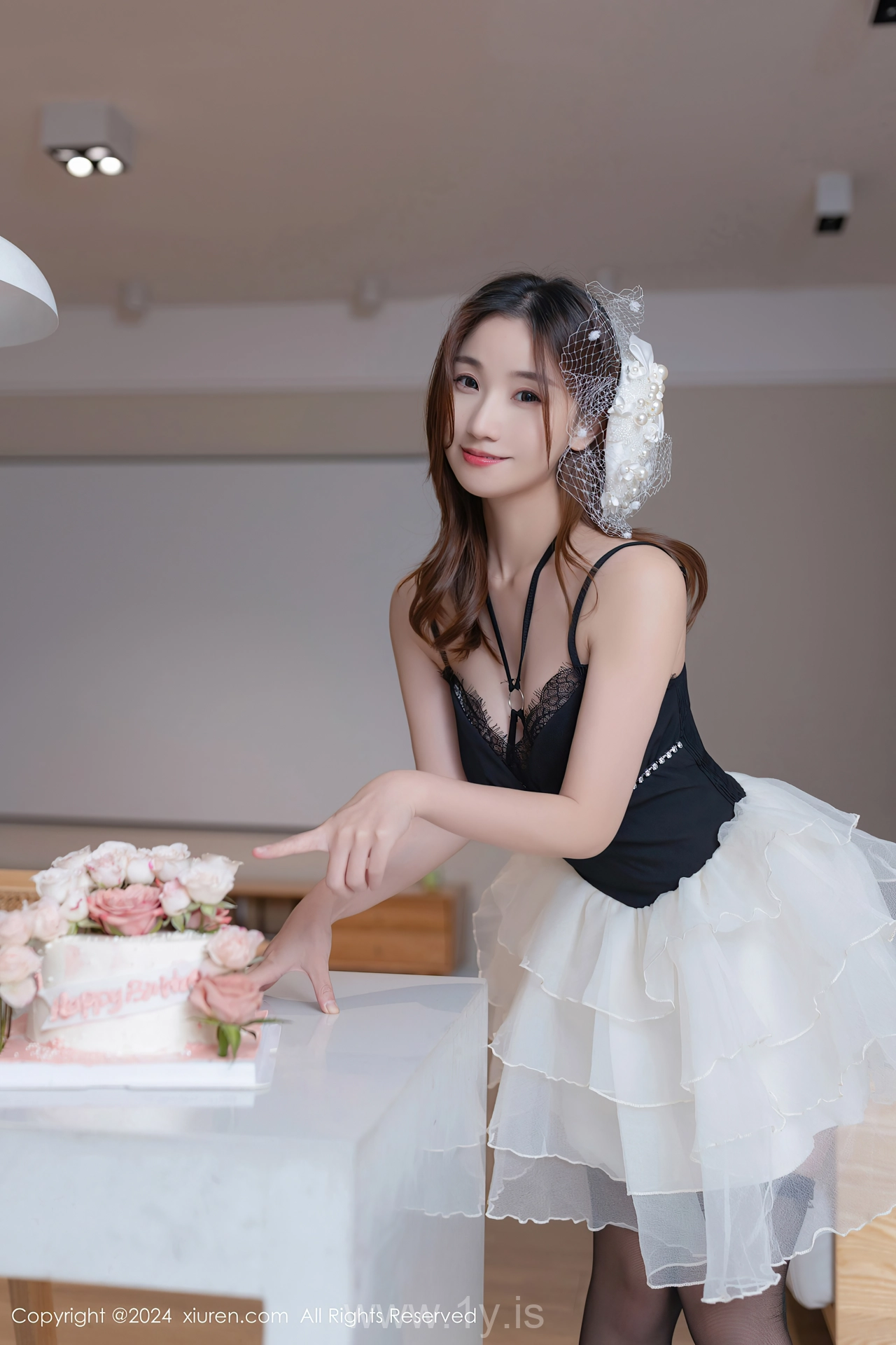 XIUREN(秀人网) No.8398 Delicate & Flawless Chinese Temptress 杏子Yada