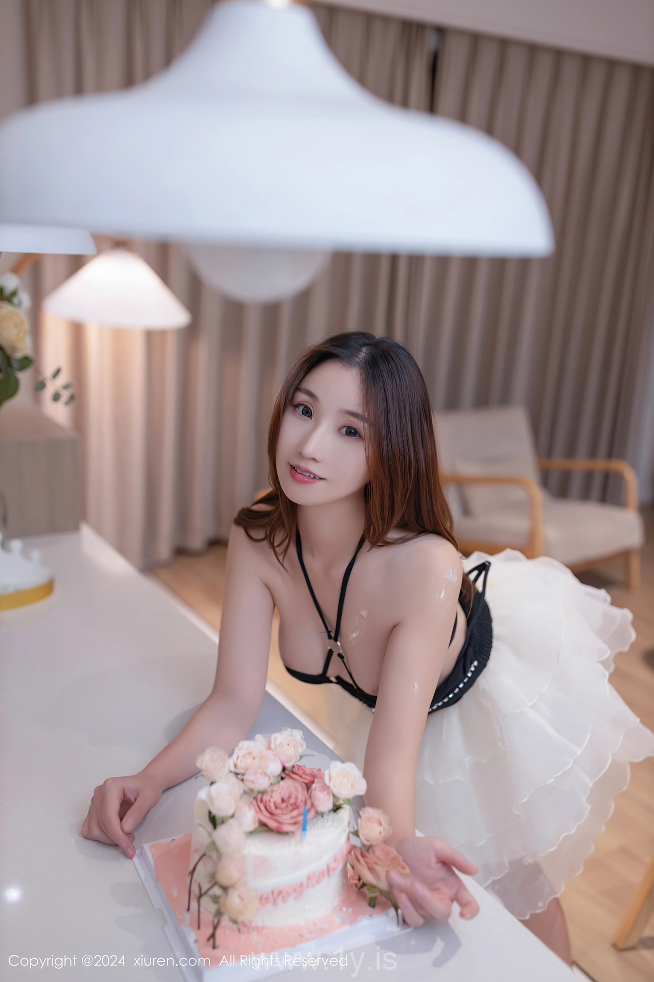 XIUREN(秀人网) No.8398 Delicate & Flawless Chinese Temptress 杏子Yada
