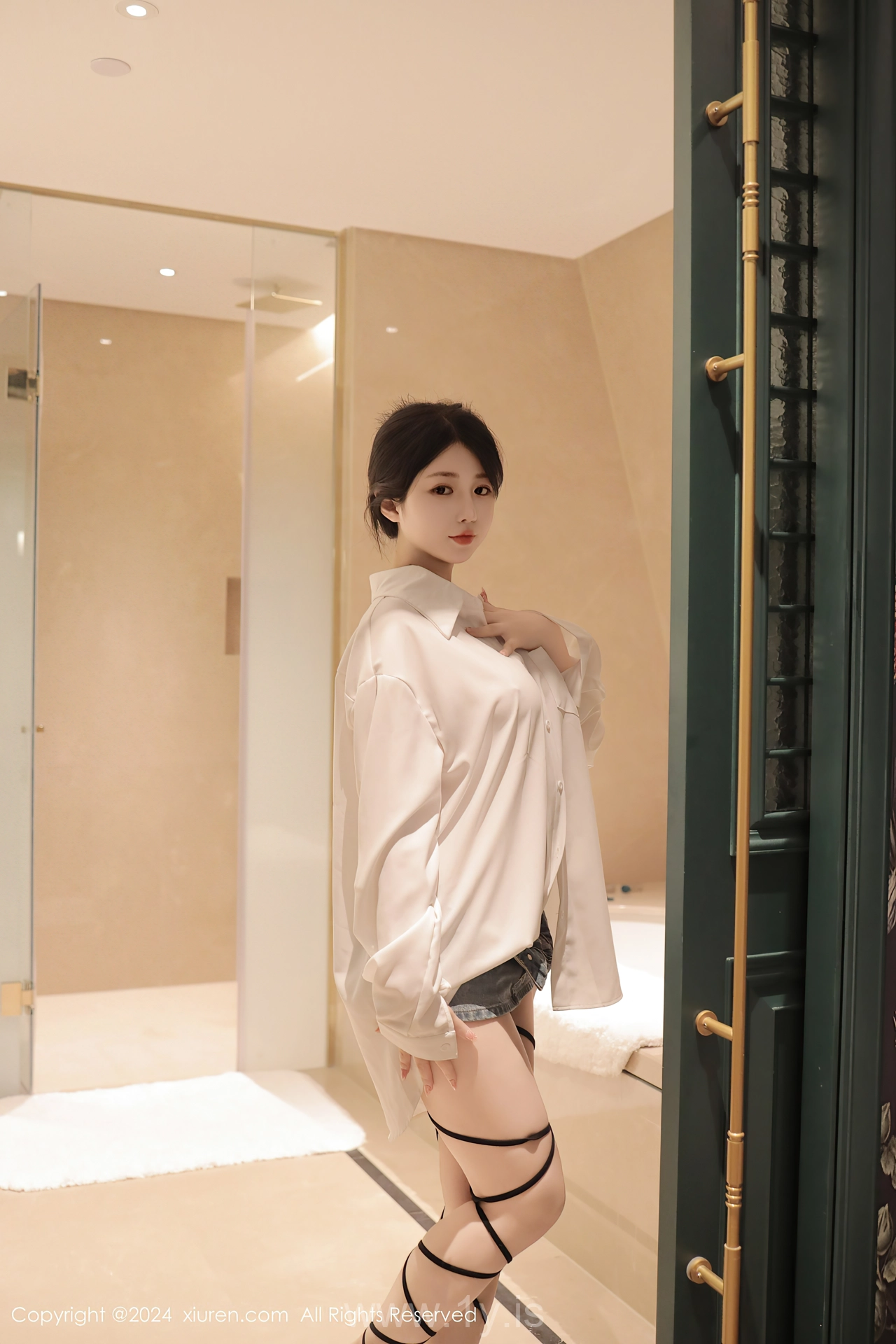 XIUREN(秀人网) No.8400 Trendy & Mesmerizing Chinese Beauty Queen 陈小花