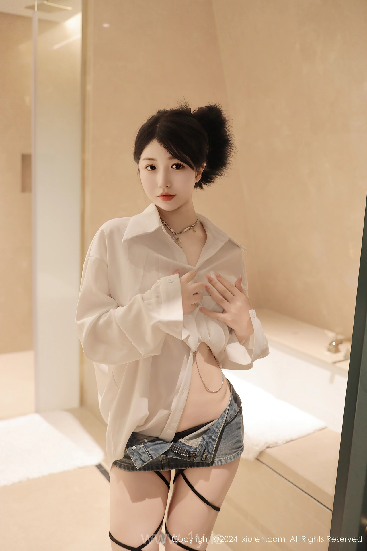 XIUREN(秀人网) No.8400 Trendy & Mesmerizing Chinese Beauty Queen 陈小花