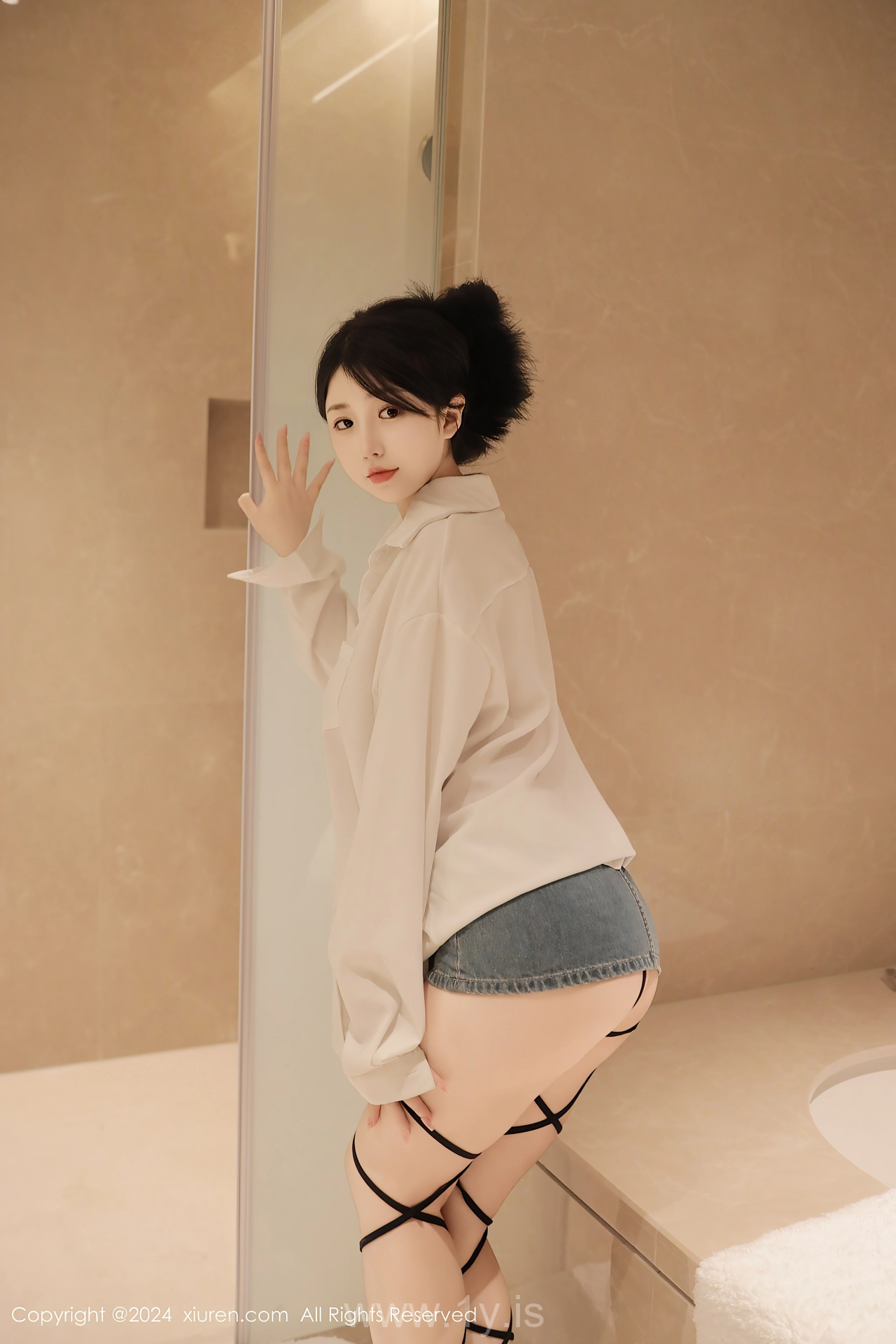 XIUREN(秀人网) No.8400 Trendy & Mesmerizing Chinese Beauty Queen 陈小花