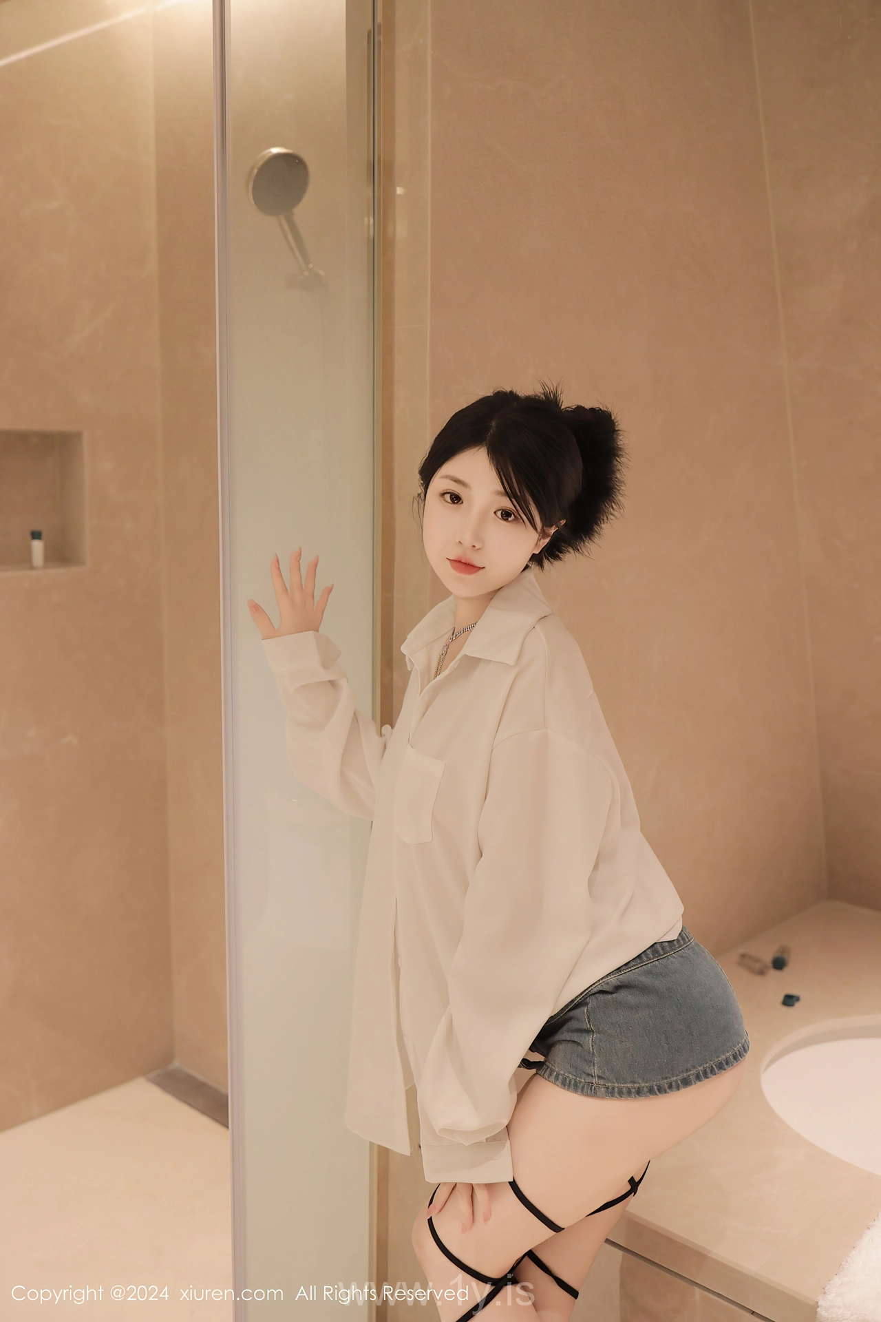 XIUREN(秀人网) No.8400 Trendy & Mesmerizing Chinese Beauty Queen 陈小花