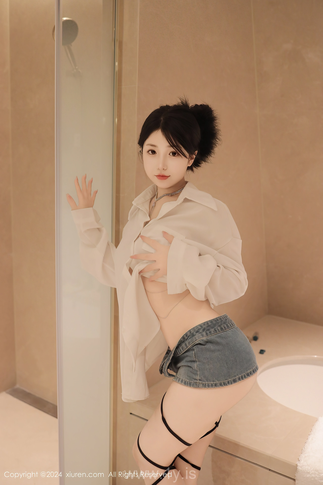 XIUREN(秀人网) No.8400 Trendy & Mesmerizing Chinese Beauty Queen 陈小花