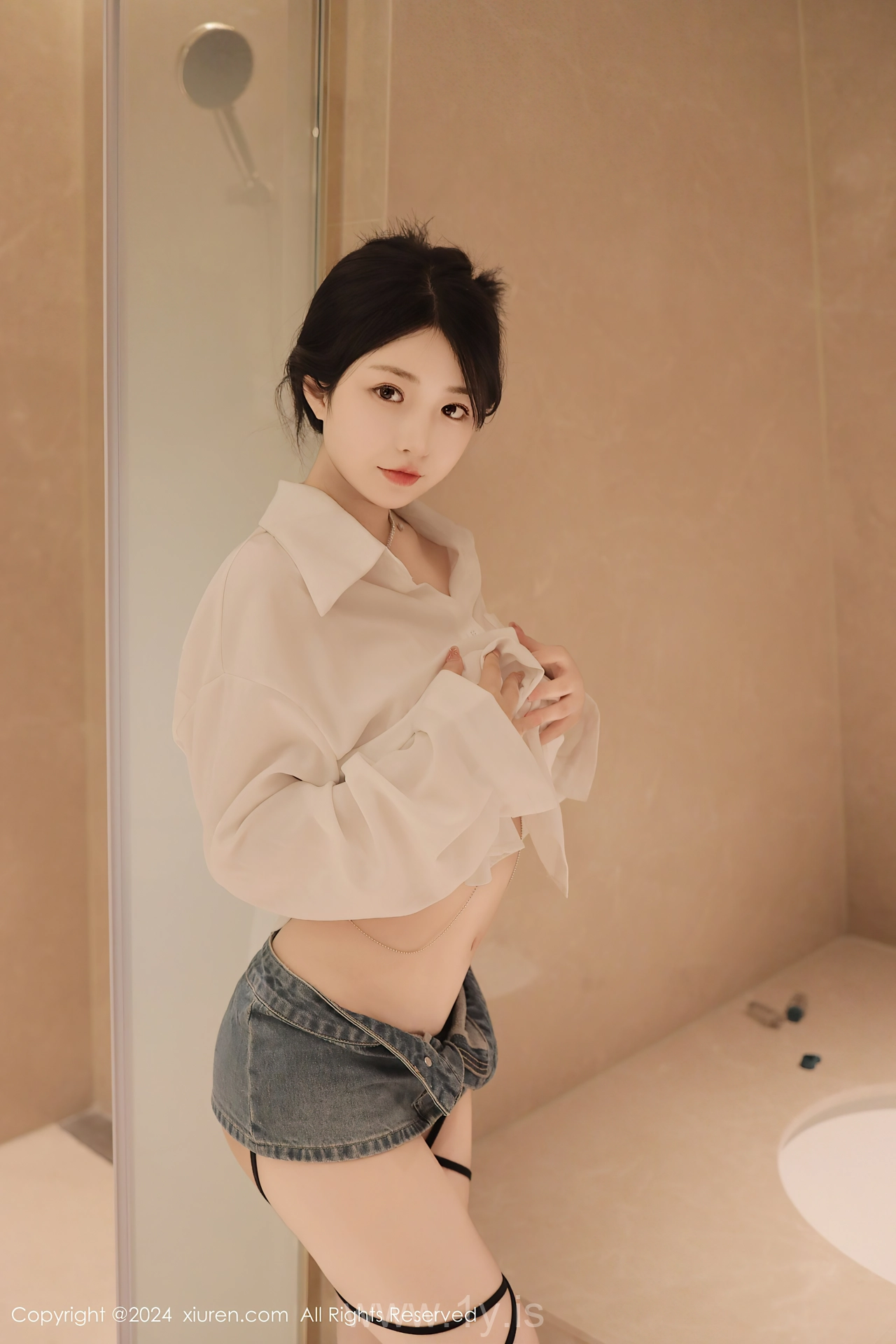 XIUREN(秀人网) No.8400 Trendy & Mesmerizing Chinese Beauty Queen 陈小花