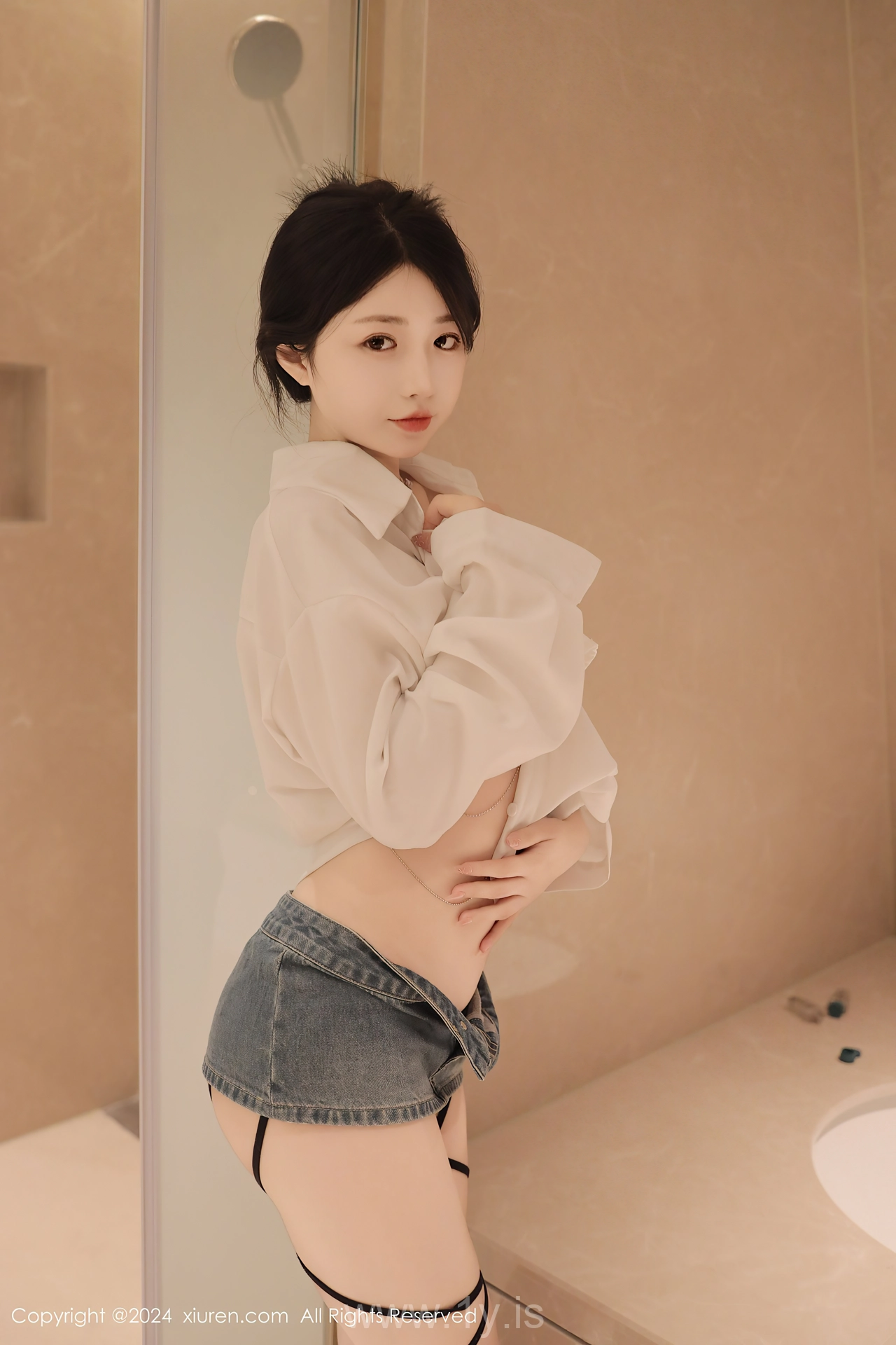 XIUREN(秀人网) No.8400 Trendy & Mesmerizing Chinese Beauty Queen 陈小花