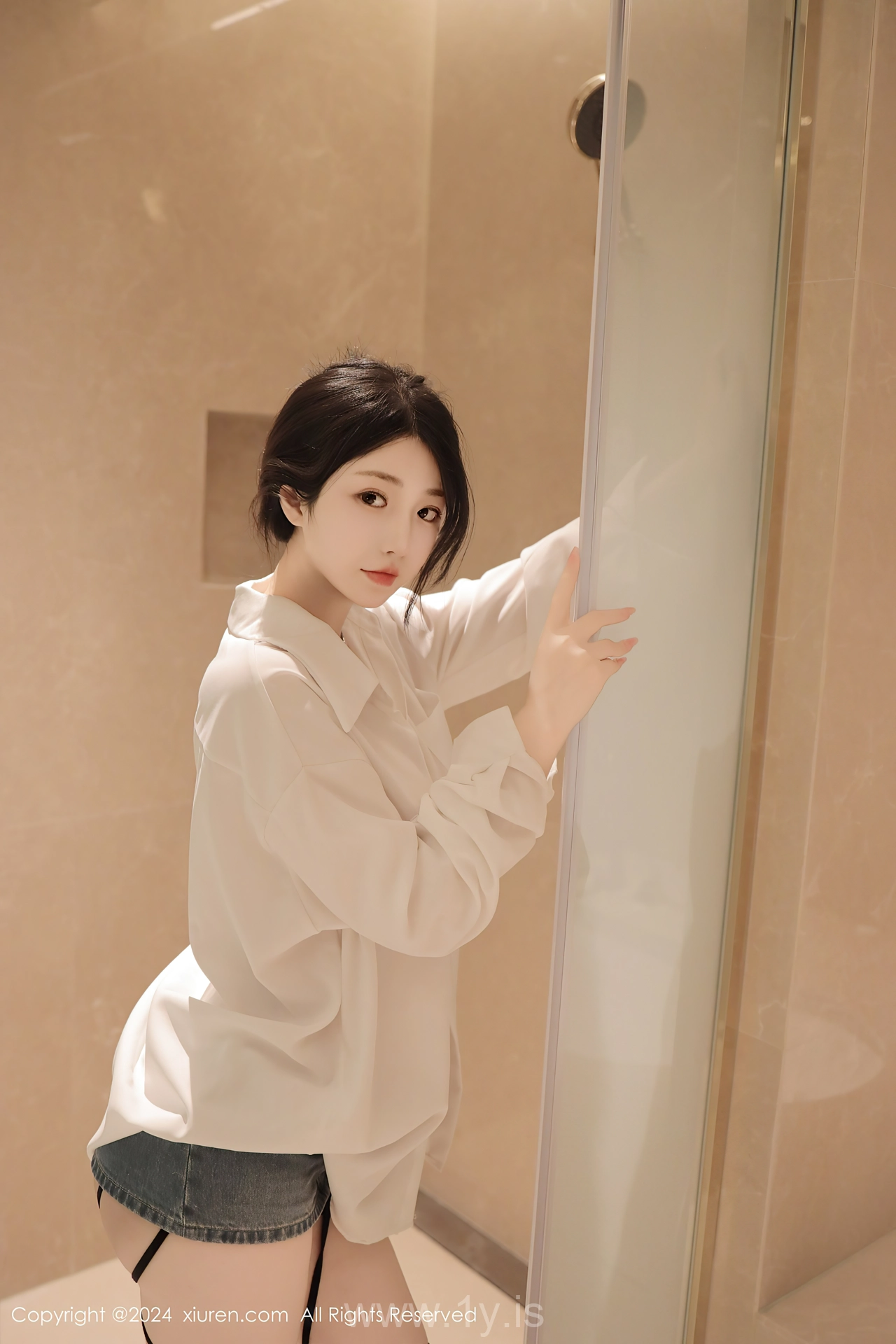 XIUREN(秀人网) No.8400 Trendy & Mesmerizing Chinese Beauty Queen 陈小花