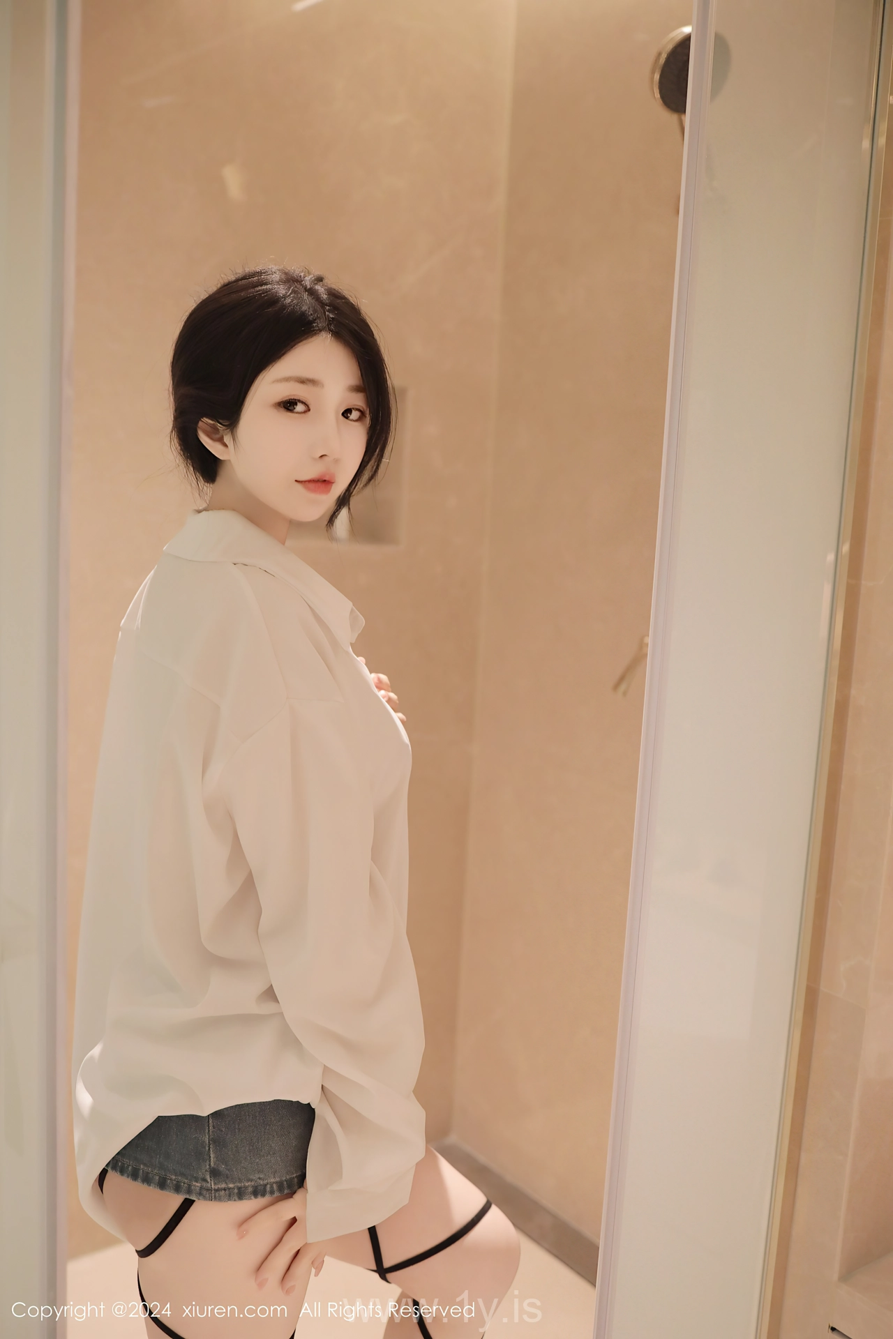 XIUREN(秀人网) No.8400 Trendy & Mesmerizing Chinese Beauty Queen 陈小花