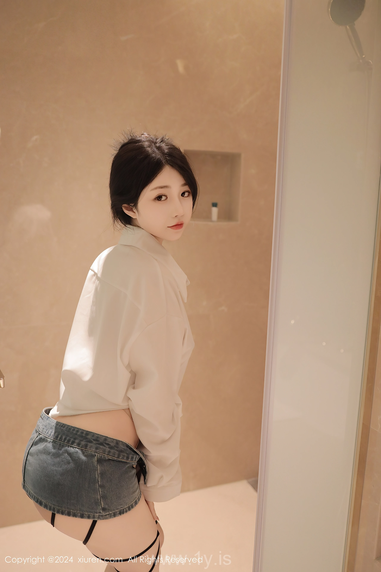 XIUREN(秀人网) No.8400 Trendy & Mesmerizing Chinese Beauty Queen 陈小花