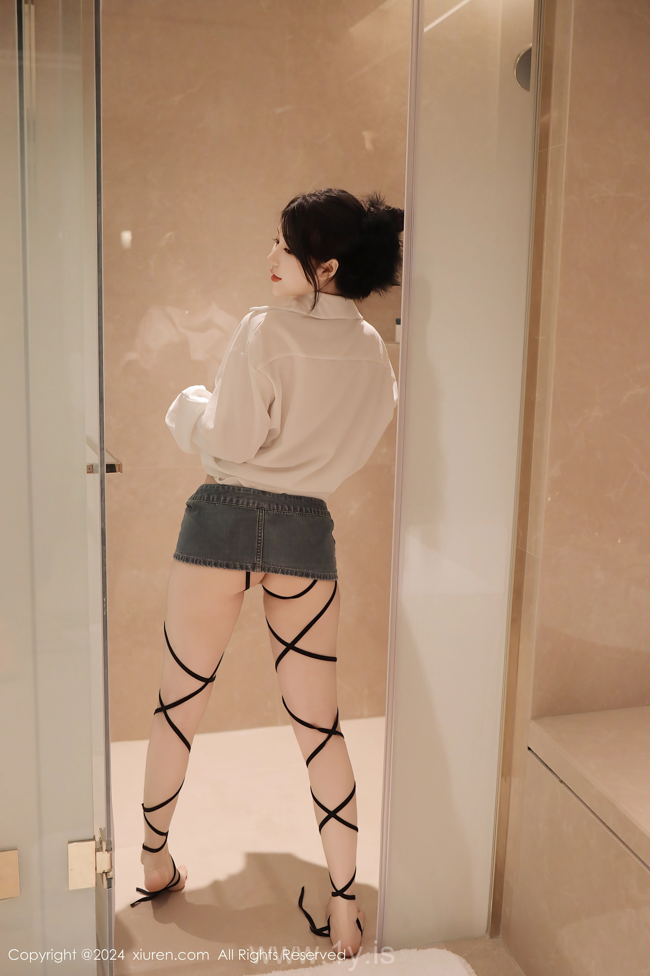 XIUREN(秀人网) No.8400 Trendy & Mesmerizing Chinese Beauty Queen 陈小花