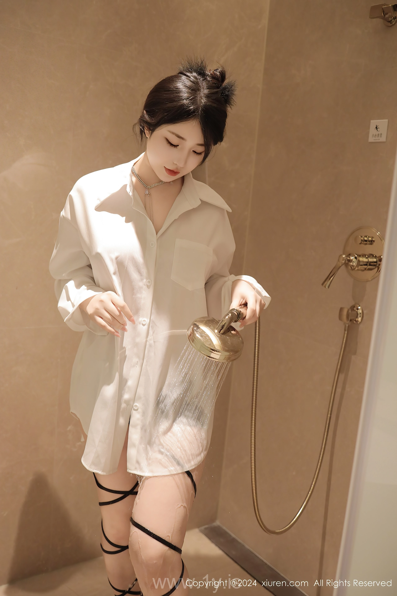 XIUREN(秀人网) No.8400 Trendy & Mesmerizing Chinese Beauty Queen 陈小花