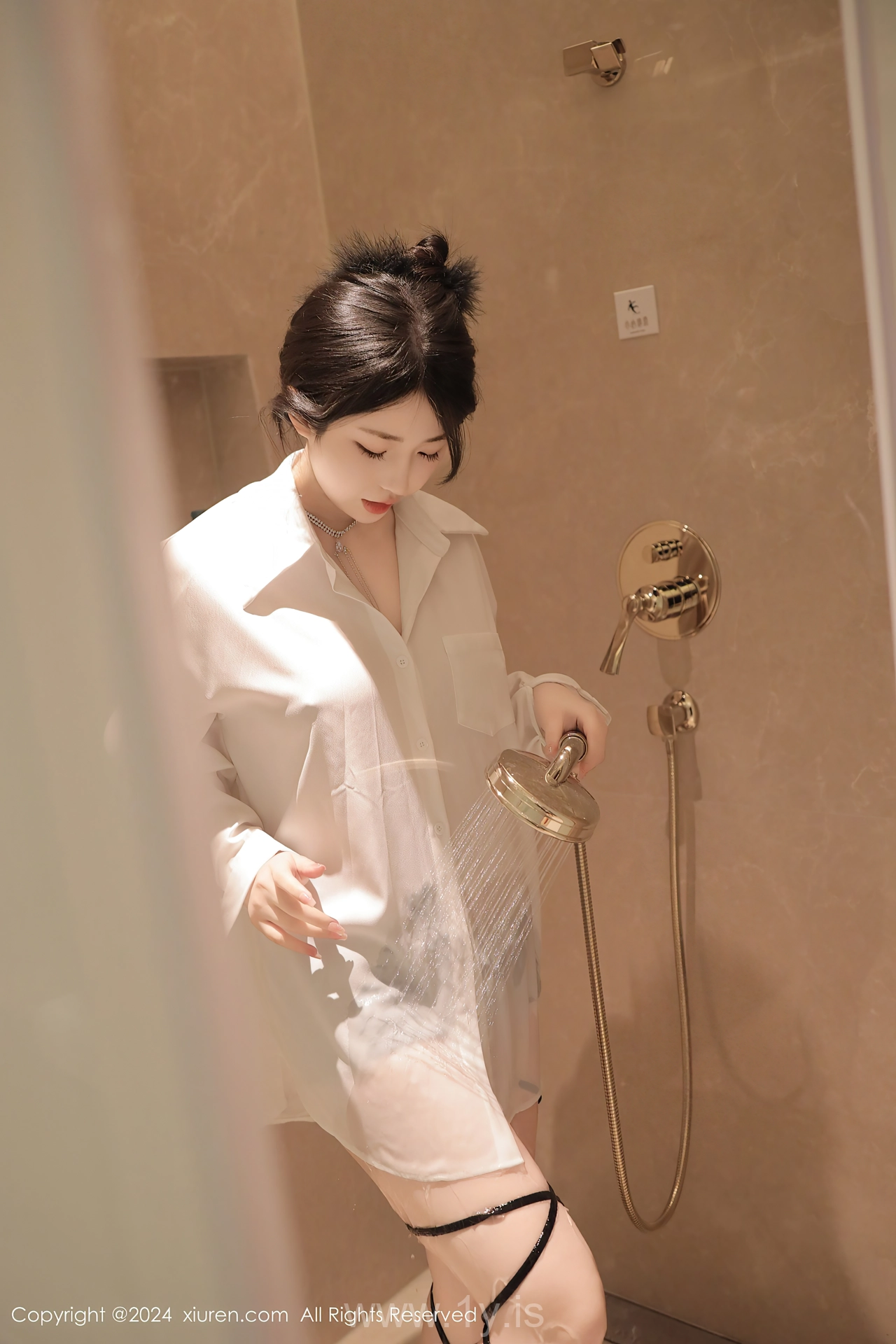 XIUREN(秀人网) No.8400 Trendy & Mesmerizing Chinese Beauty Queen 陈小花