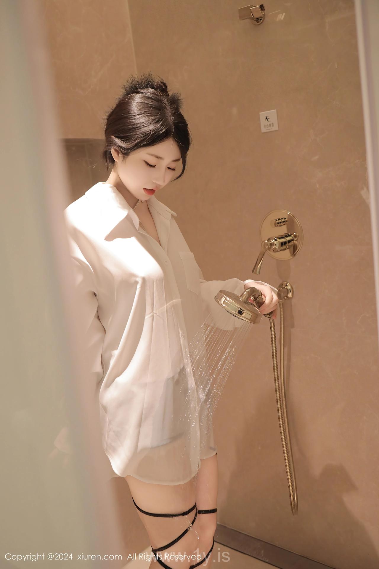 XIUREN(秀人网) No.8400 Trendy & Mesmerizing Chinese Beauty Queen 陈小花