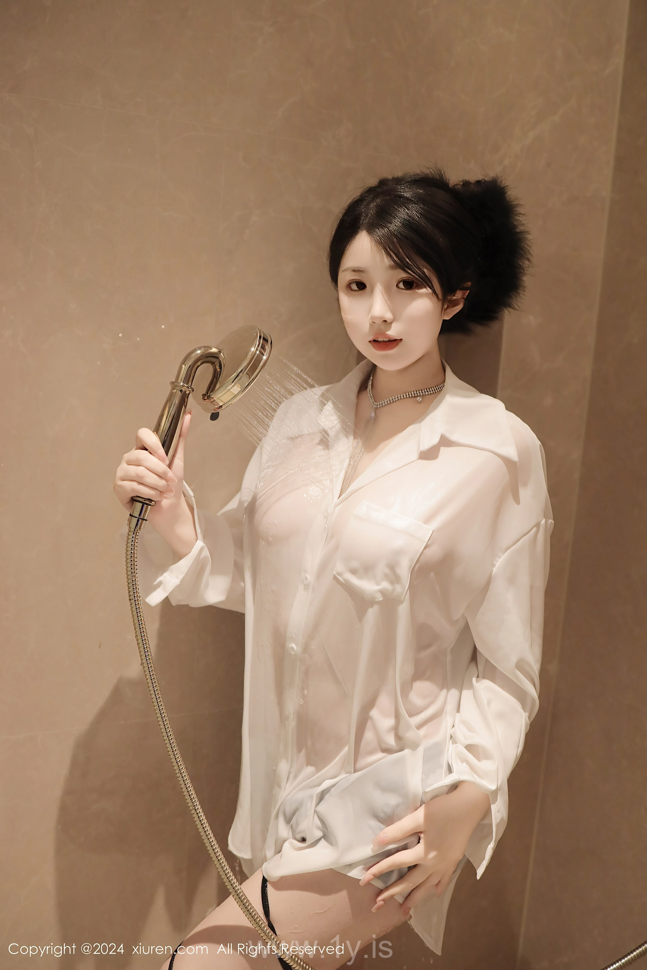 XIUREN(秀人网) No.8400 Trendy & Mesmerizing Chinese Beauty Queen 陈小花