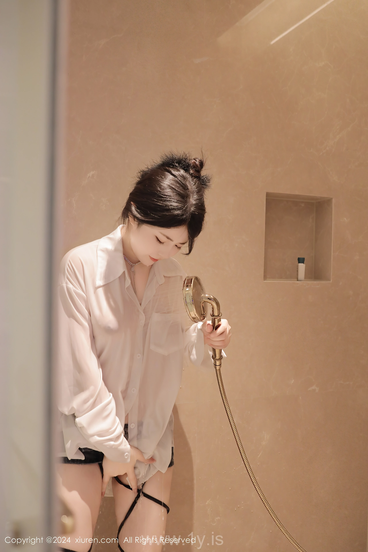 XIUREN(秀人网) No.8400 Trendy & Mesmerizing Chinese Beauty Queen 陈小花