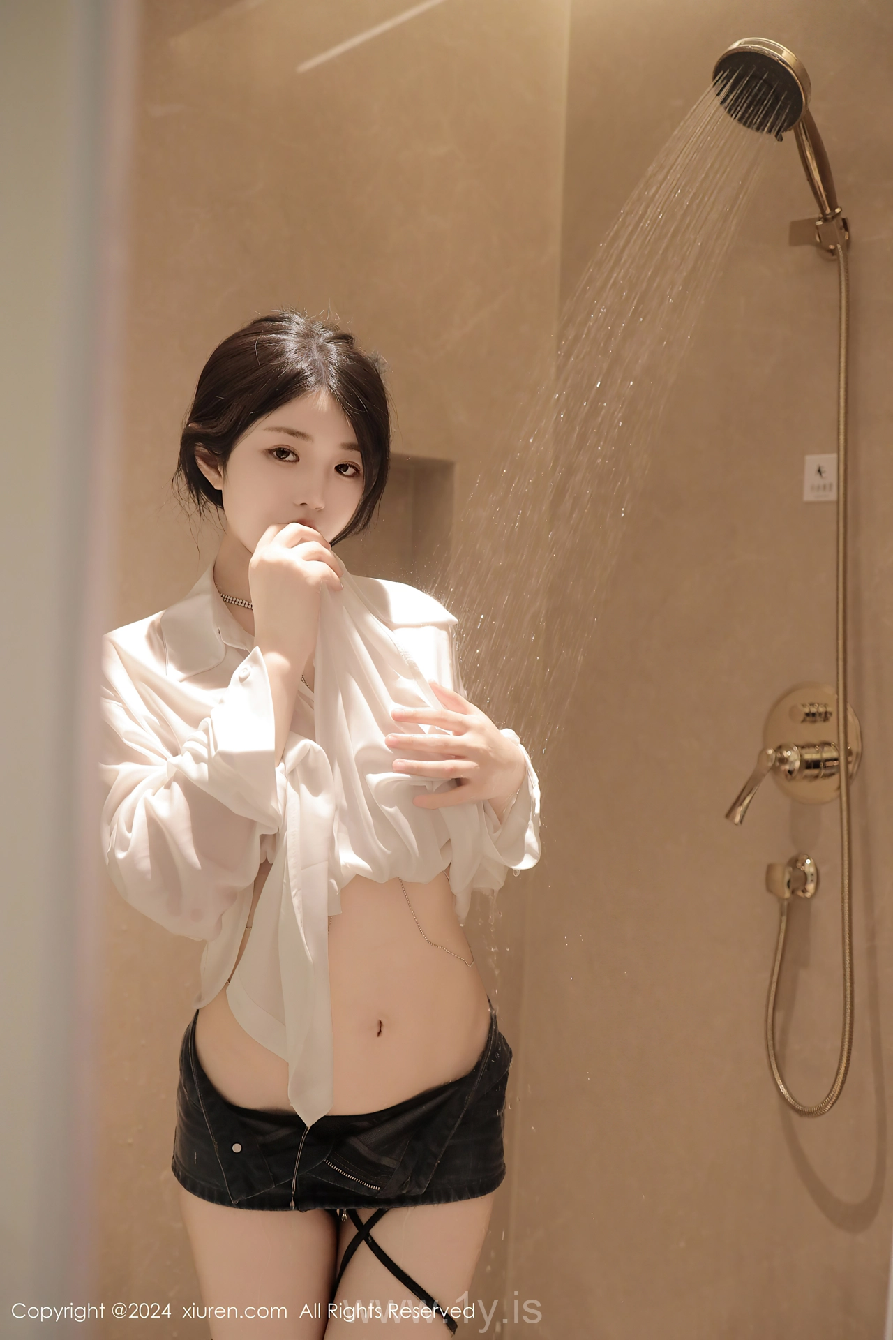 XIUREN(秀人网) No.8400 Trendy & Mesmerizing Chinese Beauty Queen 陈小花