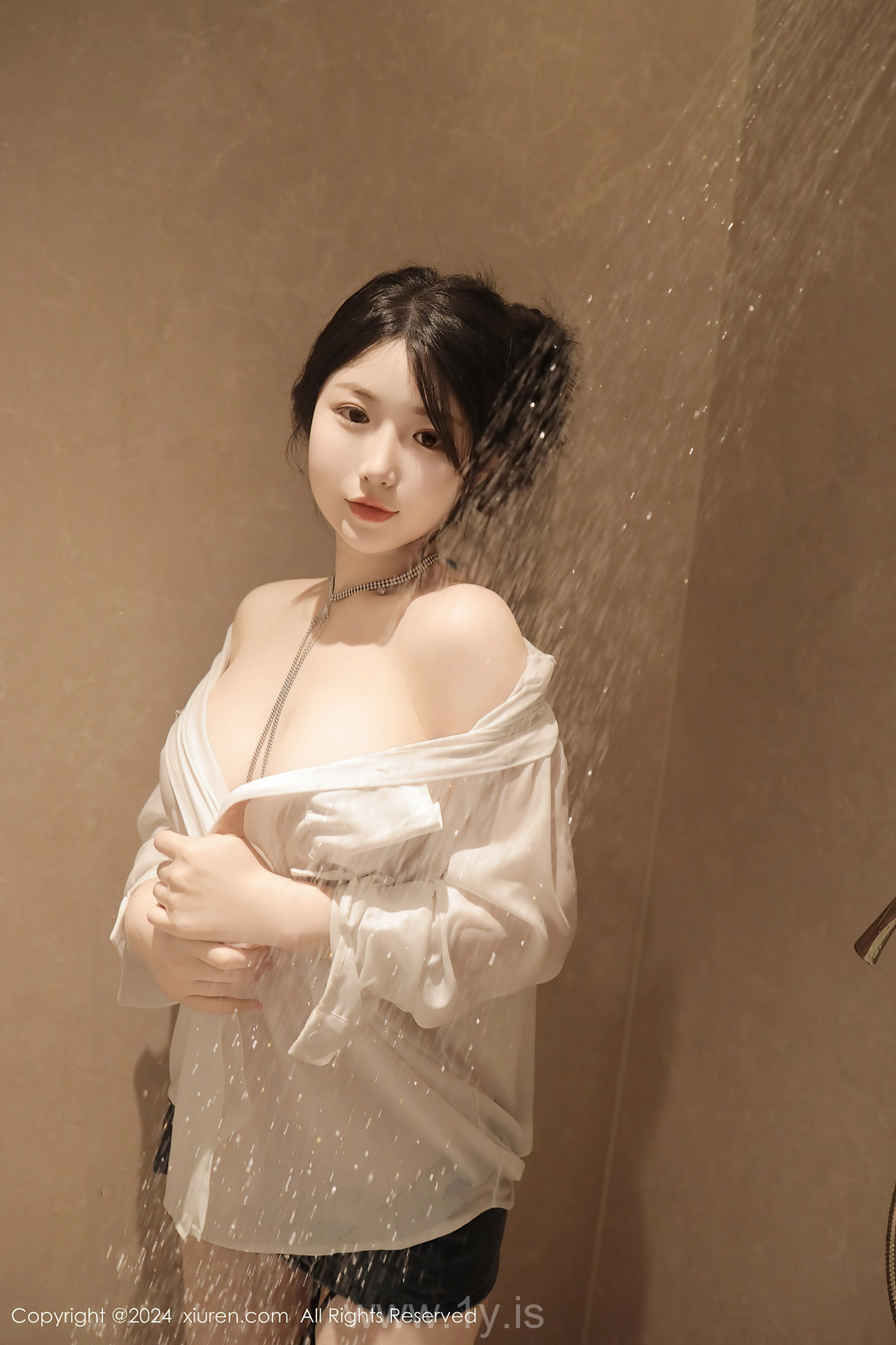 XIUREN(秀人网) No.8400 Trendy & Mesmerizing Chinese Beauty Queen 陈小花