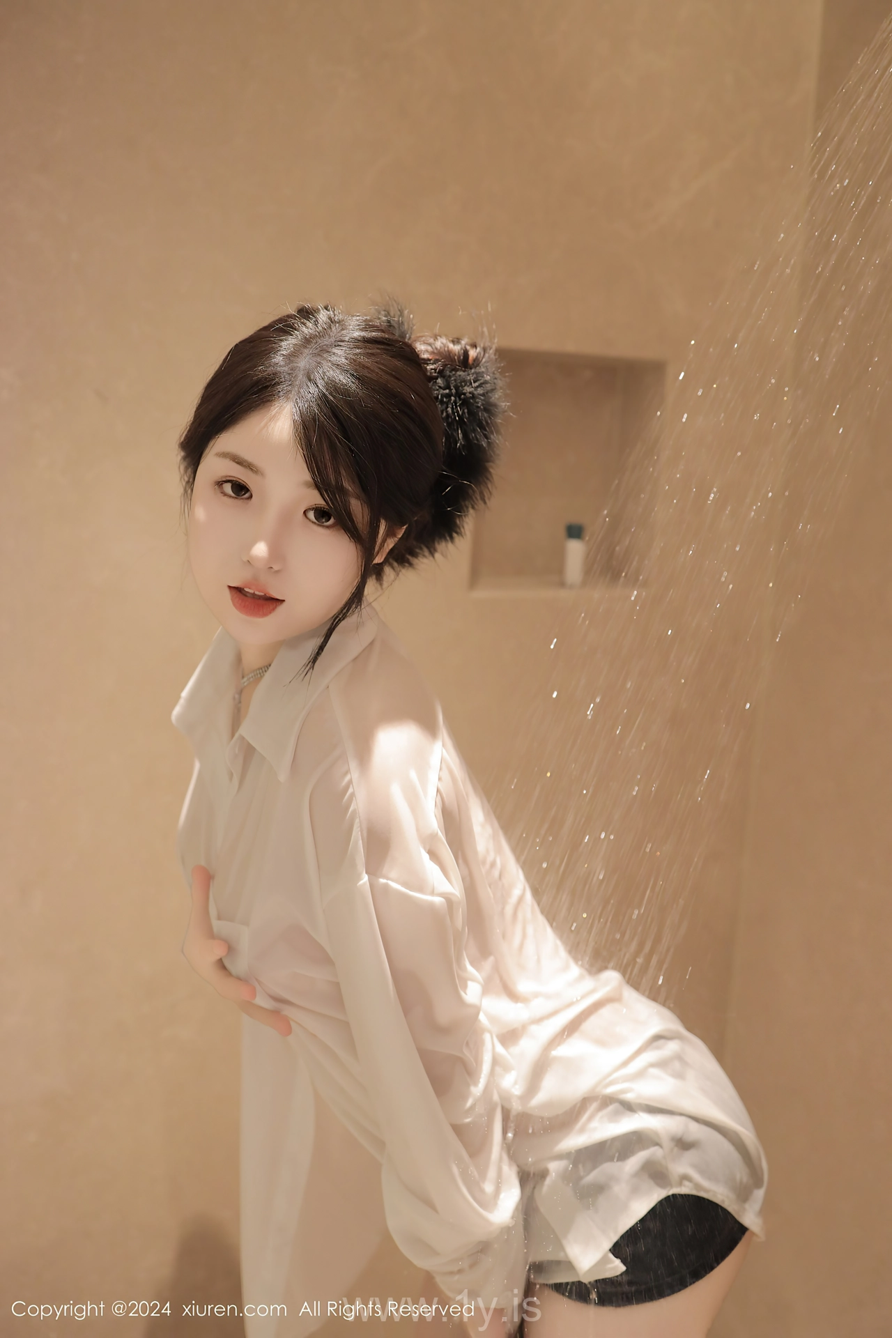 XIUREN(秀人网) No.8400 Trendy & Mesmerizing Chinese Beauty Queen 陈小花