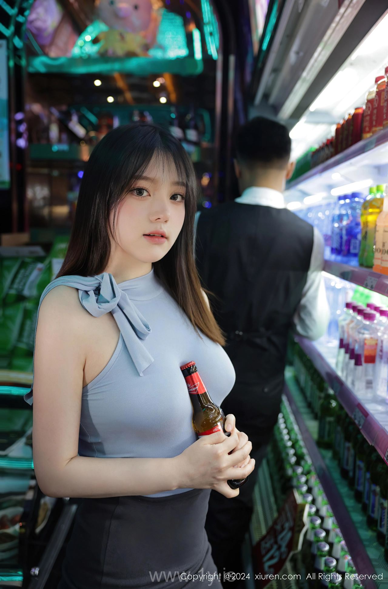 XIUREN(秀人网) No.8402 Tempting Chinese Babe 豆瓣酱