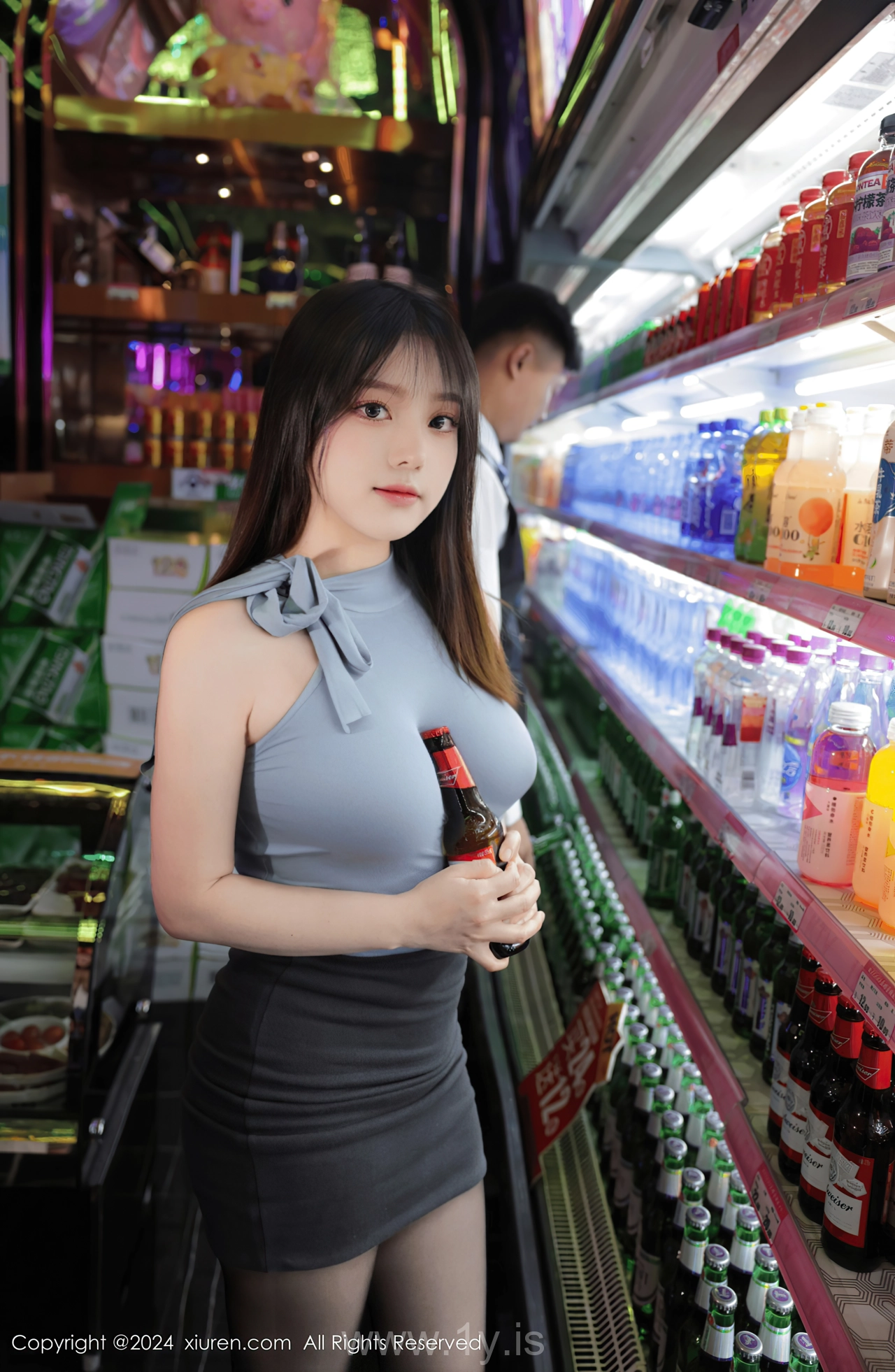 XIUREN(秀人网) No.8402 Tempting Chinese Babe 豆瓣酱