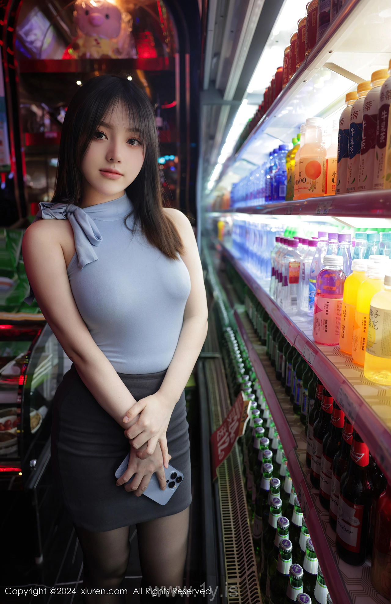 XIUREN(秀人网) No.8402 Tempting Chinese Babe 豆瓣酱