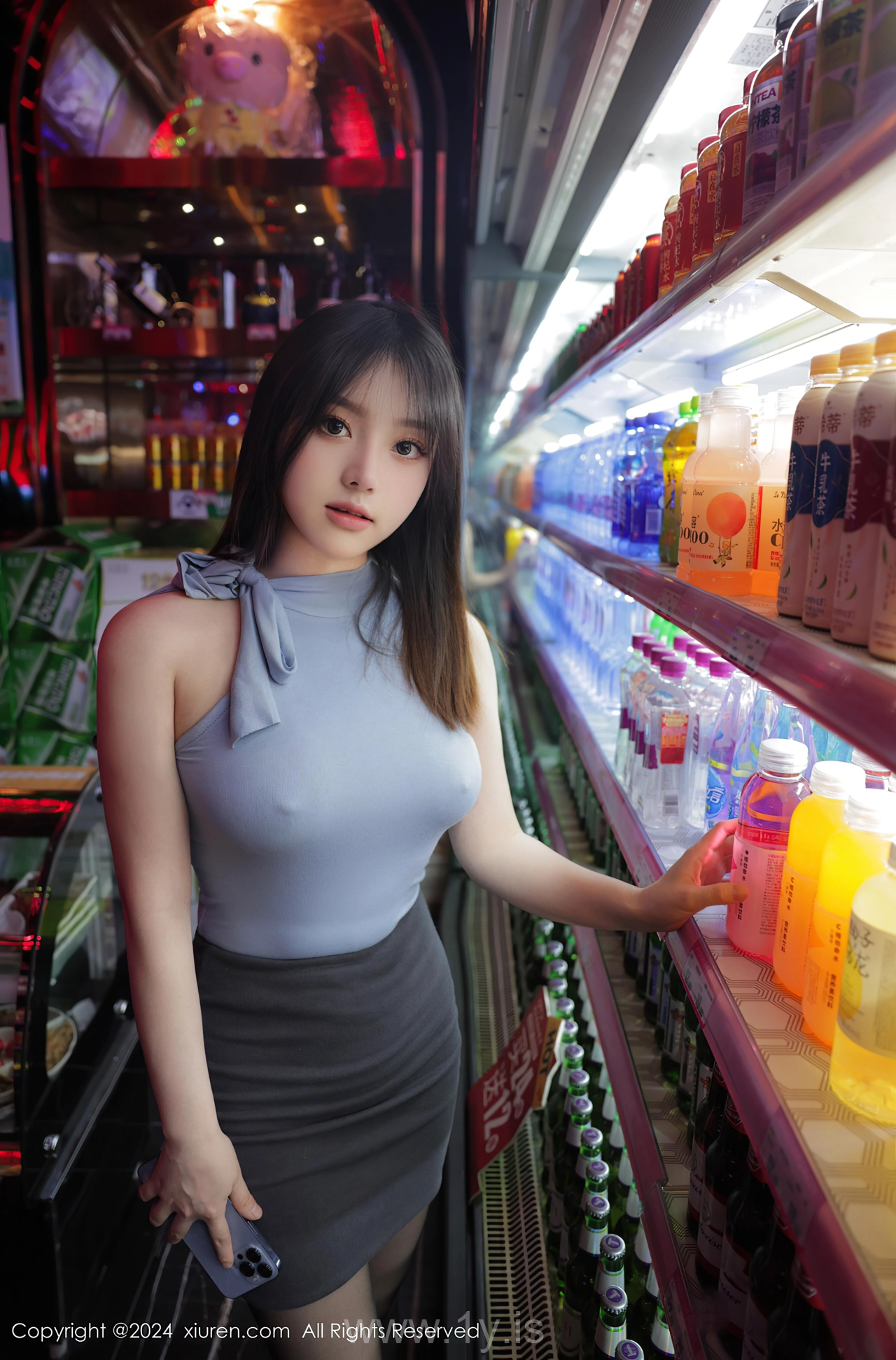 XIUREN(秀人网) No.8402 Tempting Chinese Babe 豆瓣酱