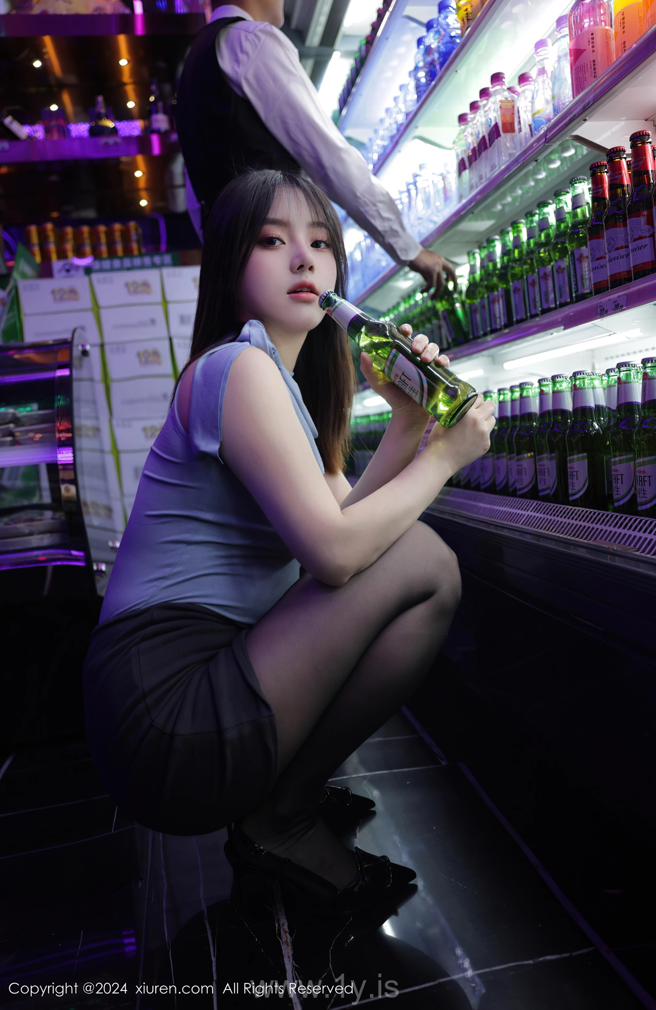 XIUREN(秀人网) No.8402 Tempting Chinese Babe 豆瓣酱