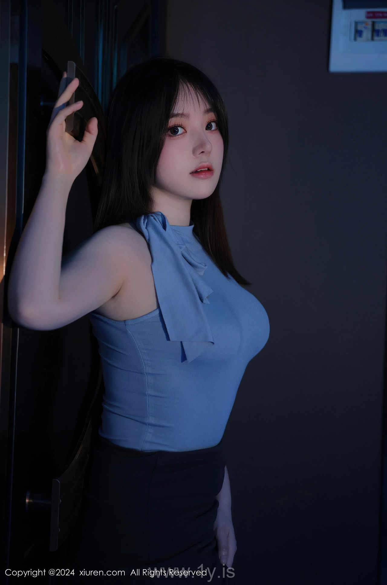 XIUREN(秀人网) No.8402 Tempting Chinese Babe 豆瓣酱