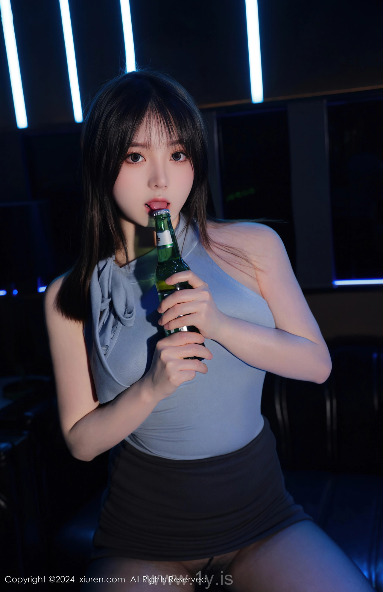 XIUREN(秀人网) No.8402 Tempting Chinese Babe 豆瓣酱