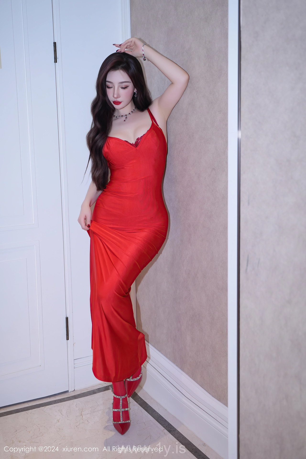 XIUREN(秀人网) No.8406 Captivating Asian Beauty 蕾蕾醒了没