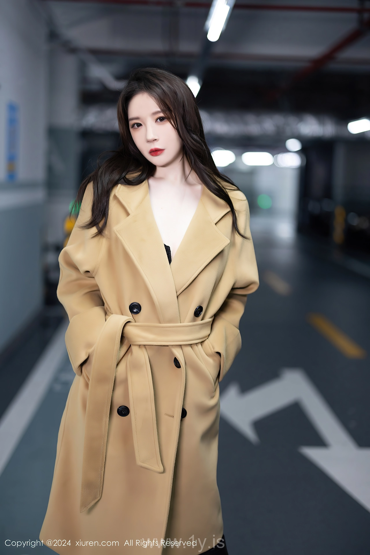 XIUREN(秀人网) No.8414 Good-looking & Luminous Chinese Vixen 梦心玥