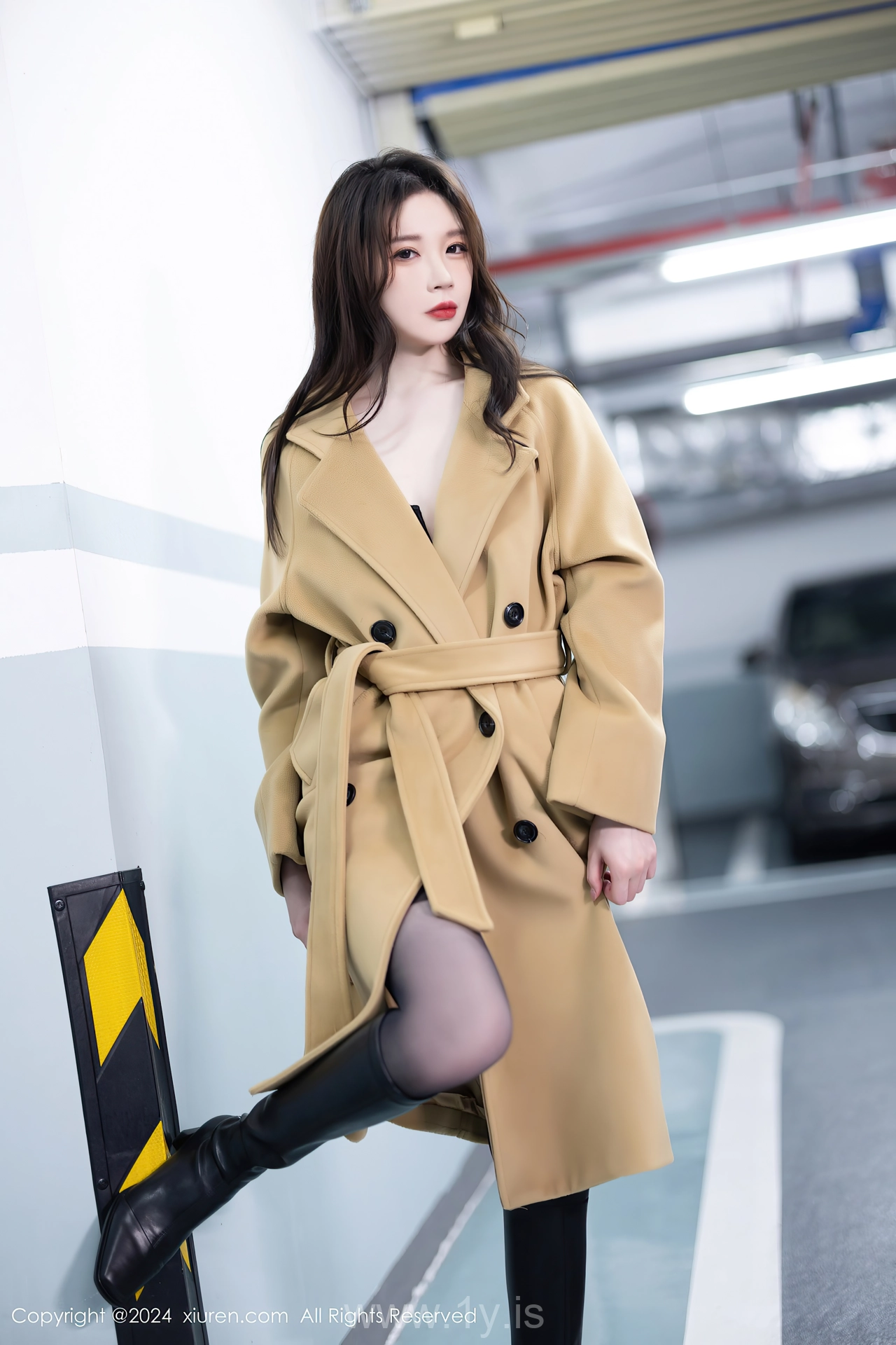 XIUREN(秀人网) No.8414 Good-looking & Luminous Chinese Vixen 梦心玥