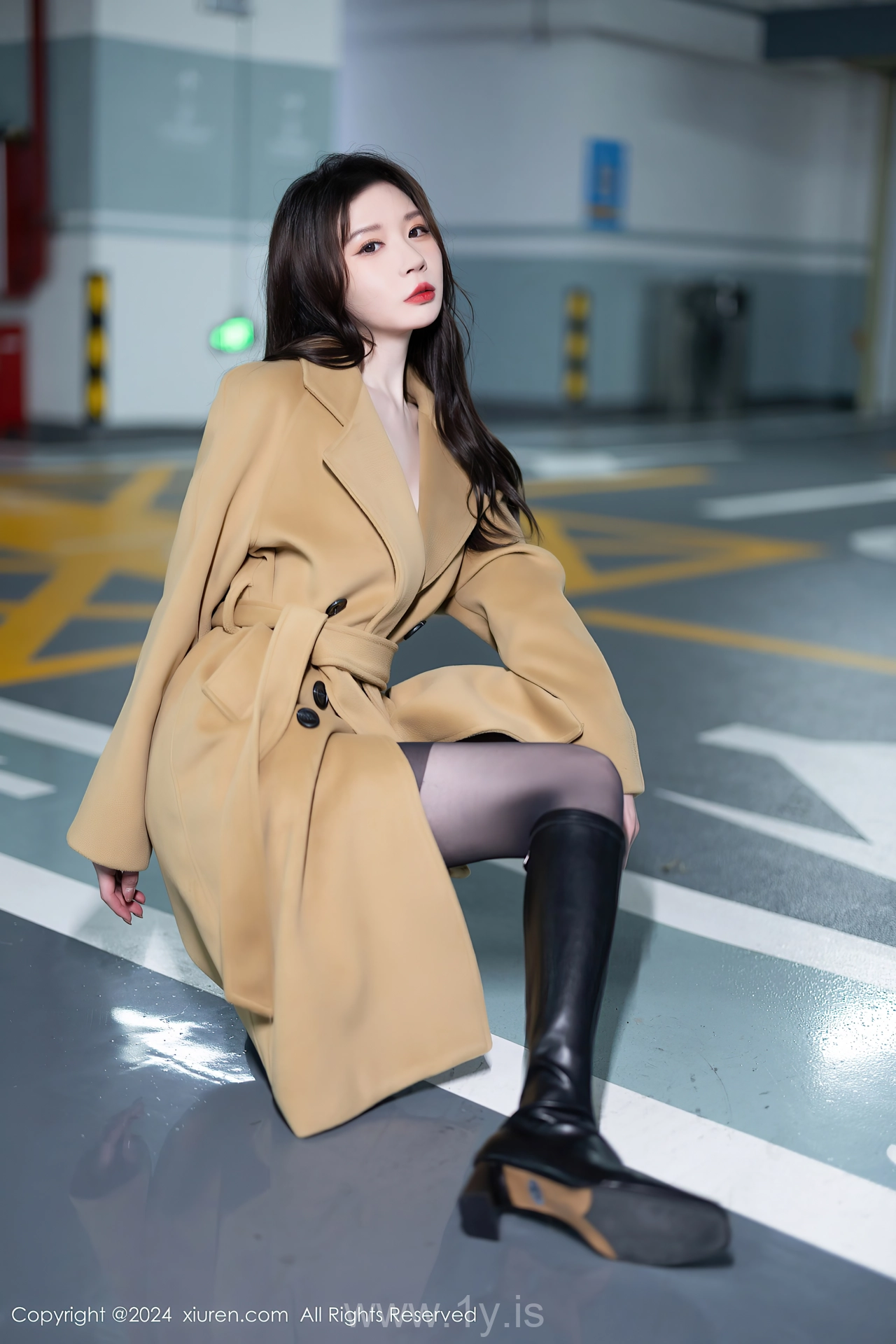 XIUREN(秀人网) No.8414 Good-looking & Luminous Chinese Vixen 梦心玥