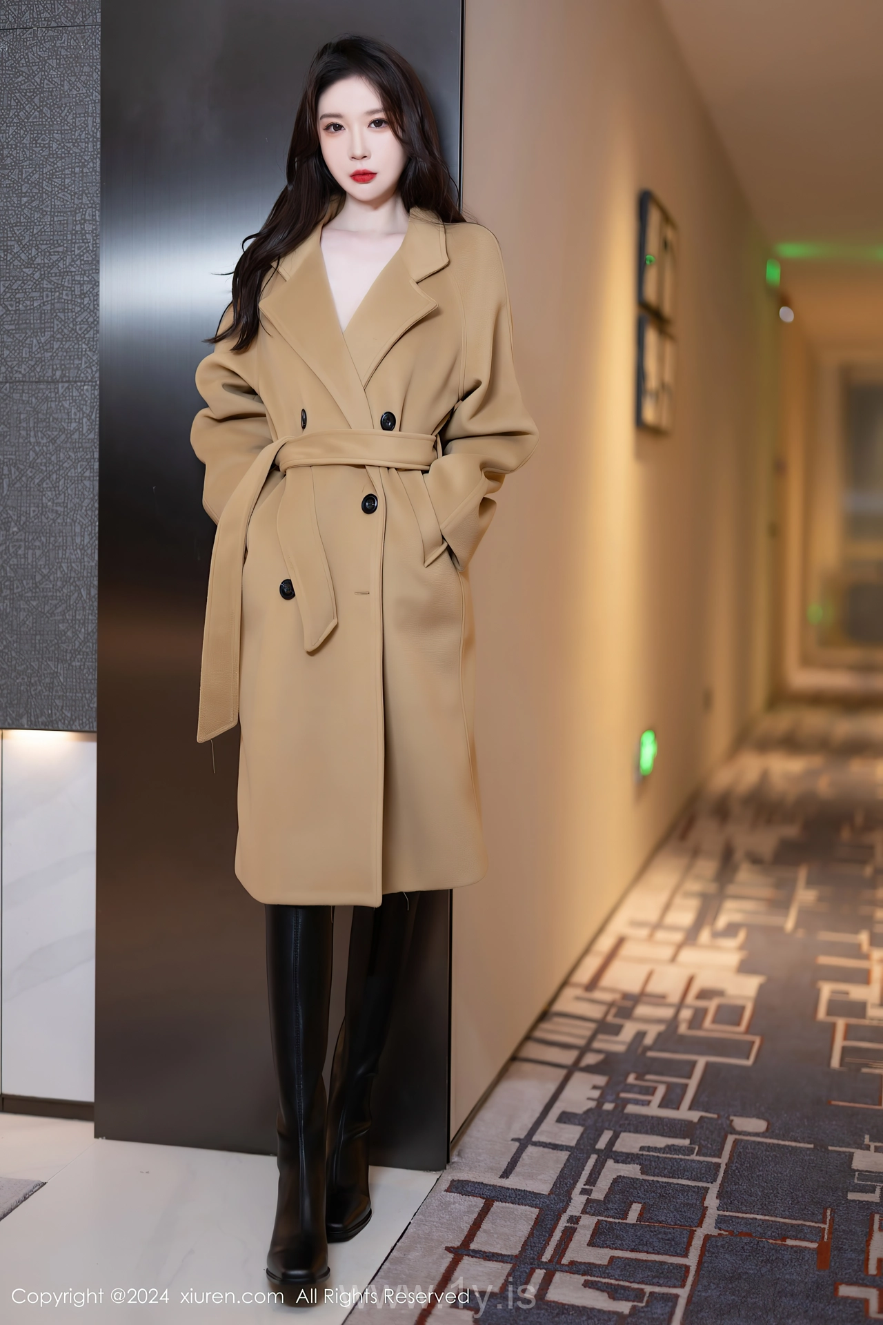 XIUREN(秀人网) No.8414 Good-looking & Luminous Chinese Vixen 梦心玥