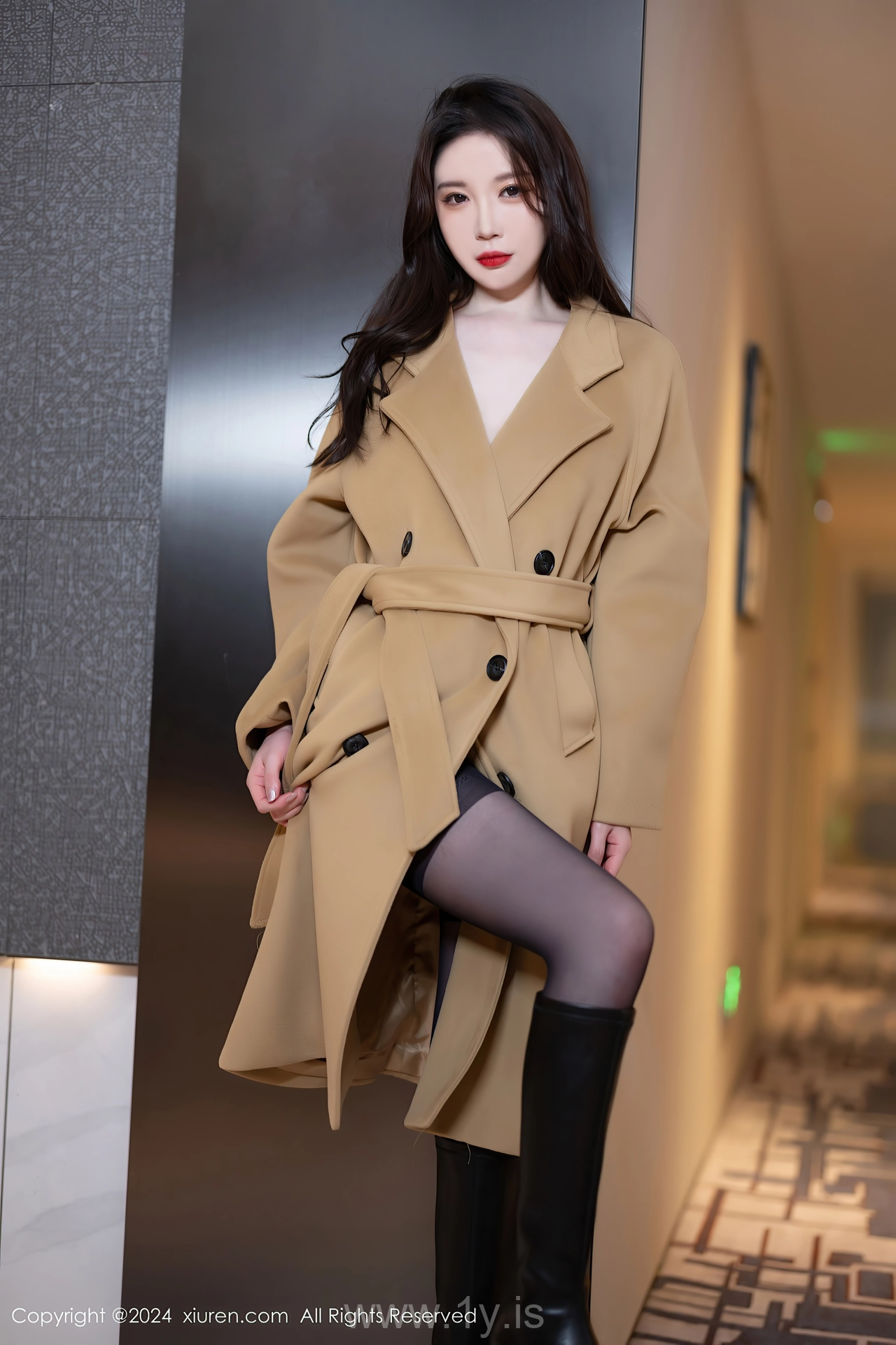 XIUREN(秀人网) No.8414 Good-looking & Luminous Chinese Vixen 梦心玥