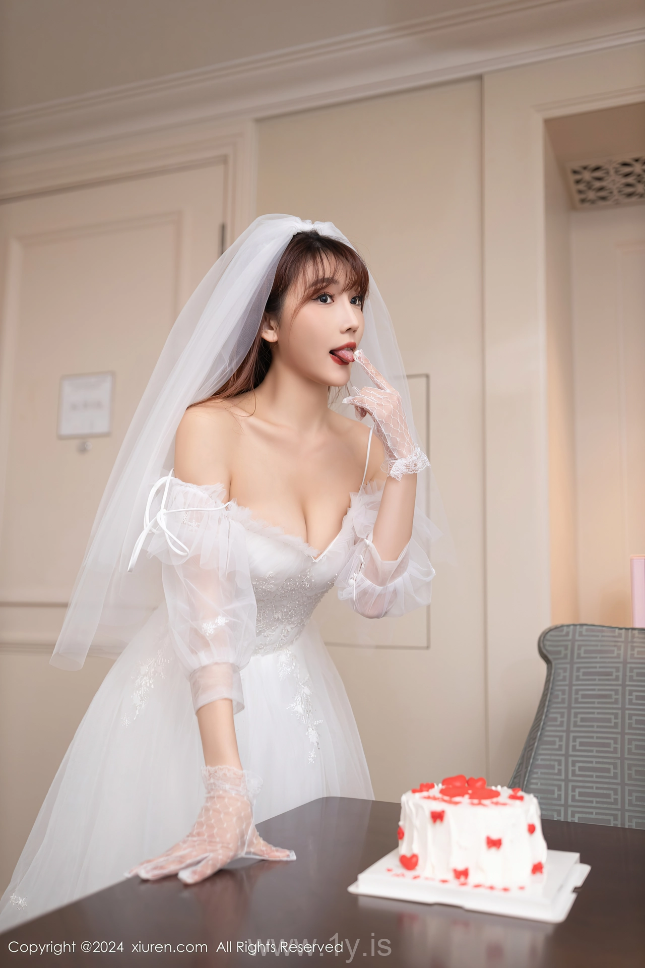 XIUREN(秀人网) No.8418 Enchanting Asian Hottie 陆萱萱