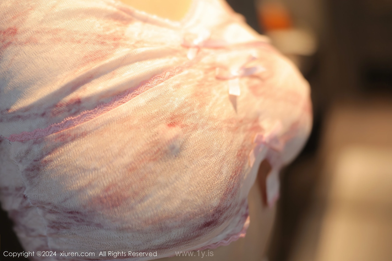 XIUREN(秀人网) No.8419 Extraordinary & Fashionable Chinese Temptress 金小依