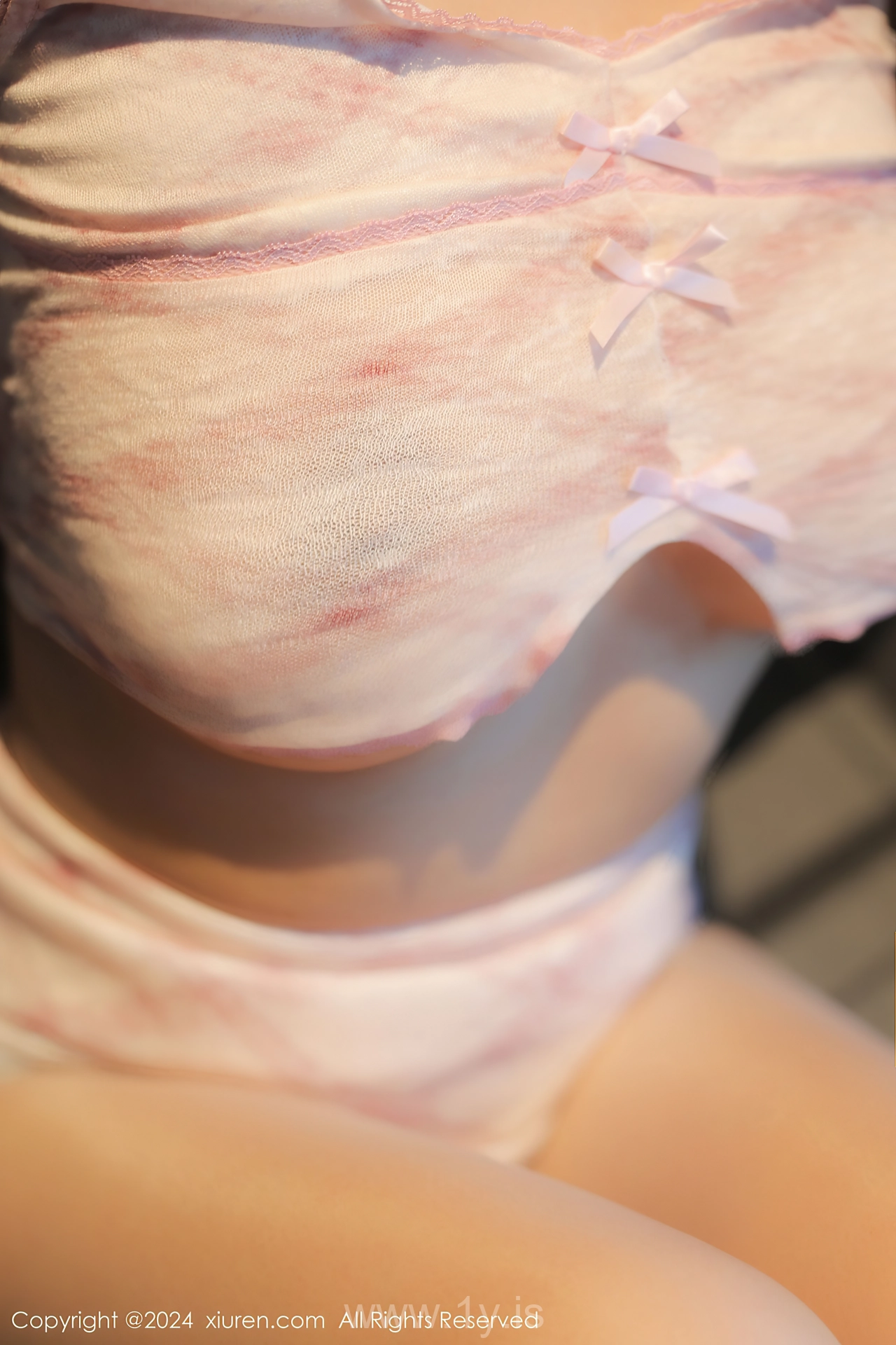 XIUREN(秀人网) No.8419 Extraordinary & Fashionable Chinese Temptress 金小依