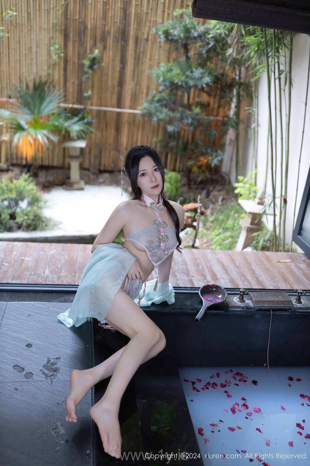 XIUREN(秀人网) No.8428 Extraordinary & Dazzling Chinese Enchantress 鱼子酱Fish