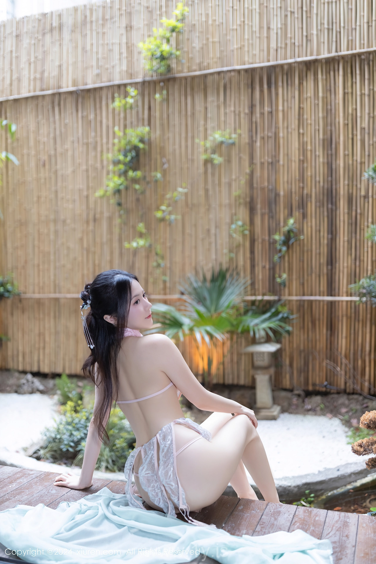 XIUREN(秀人网) No.8428 Extraordinary & Dazzling Chinese Enchantress 鱼子酱Fish